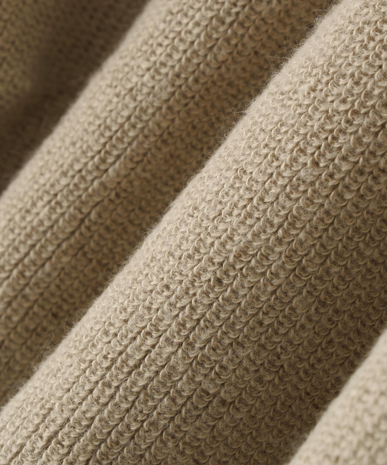 【Oggi掲載】襟付きペプラムニット