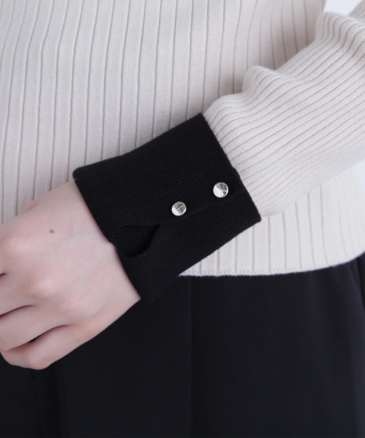 フロントボタンバイカラーニット