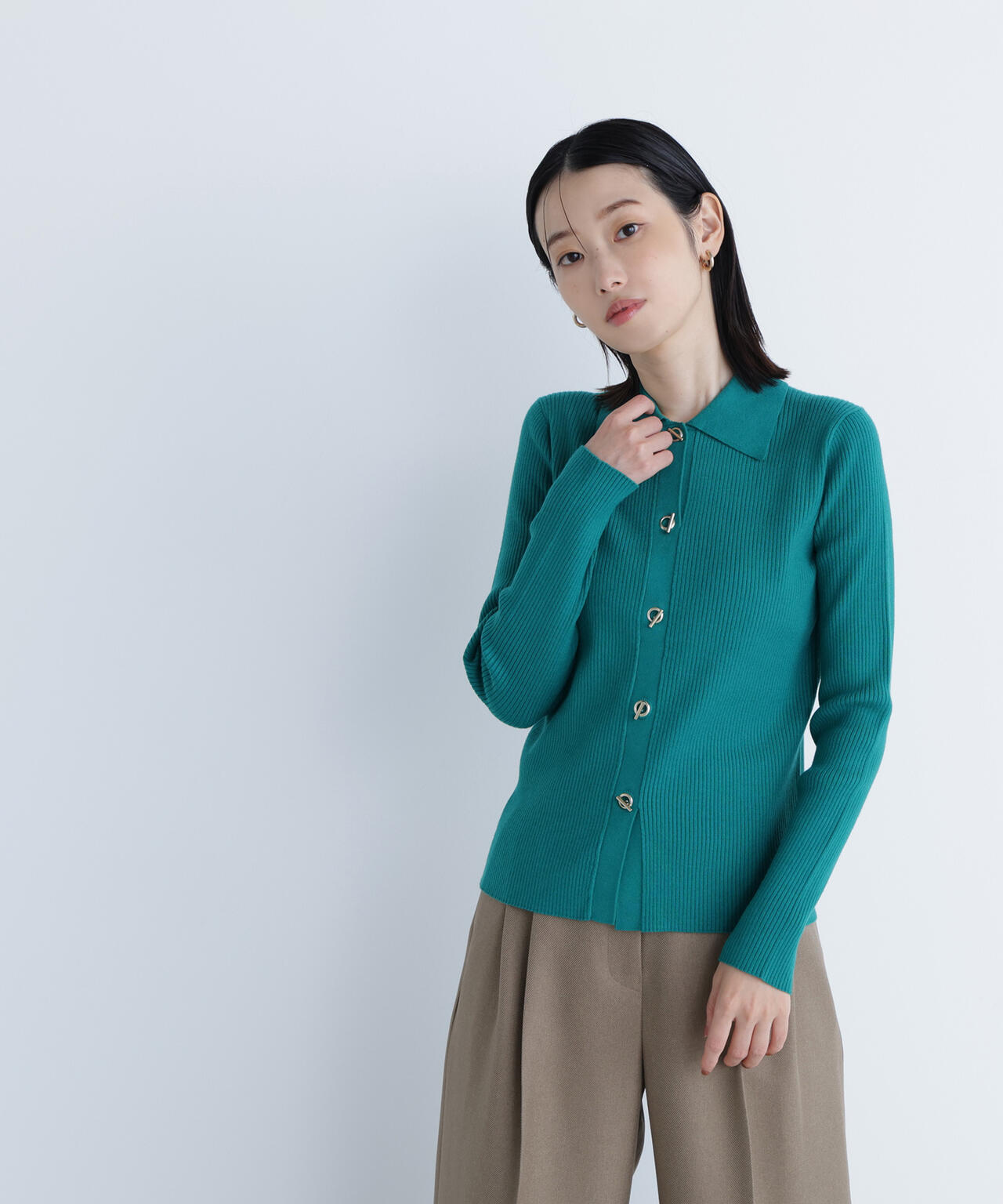 ハトメボタンポロカラーニット