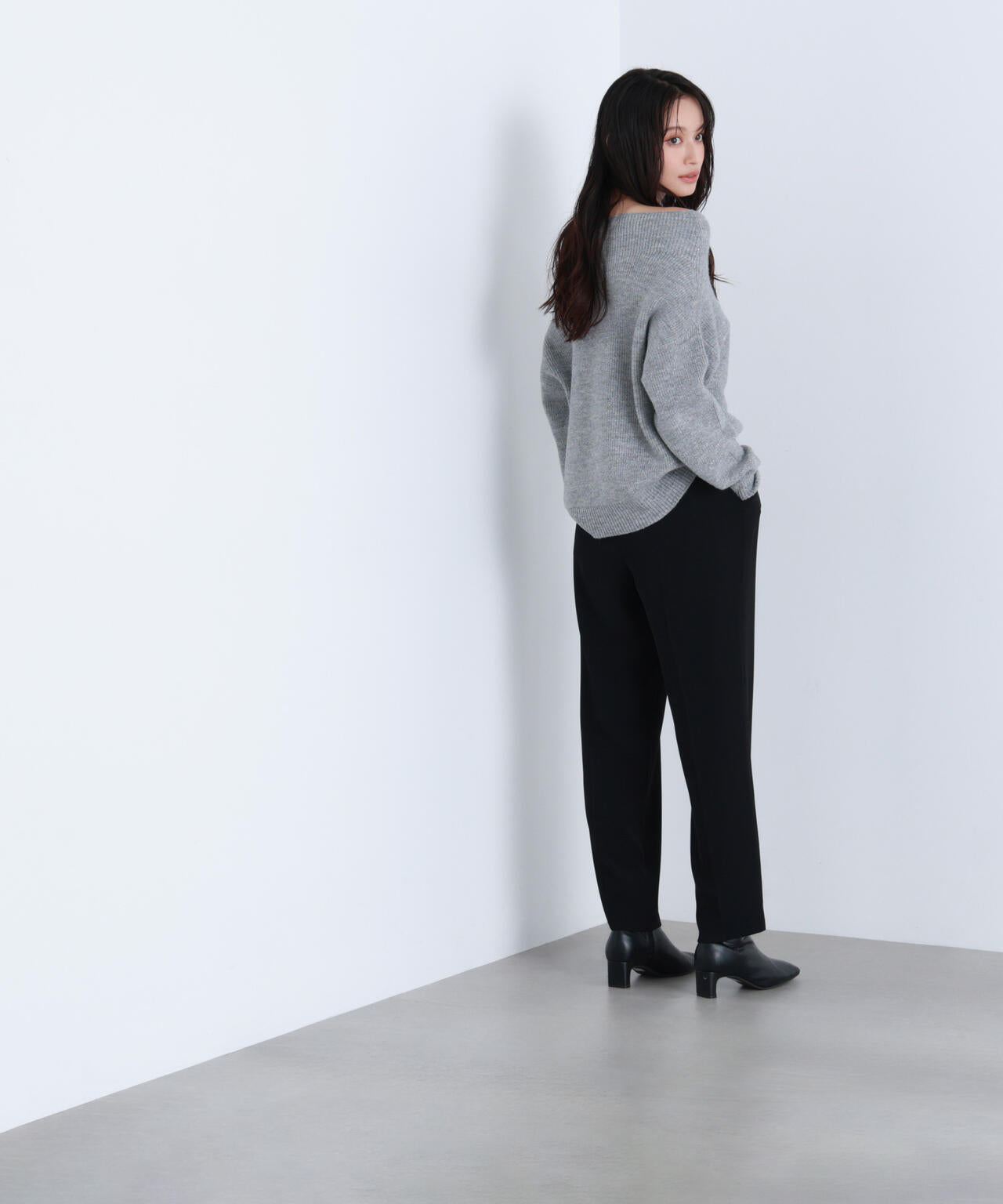 オフショルボクシーラメニット