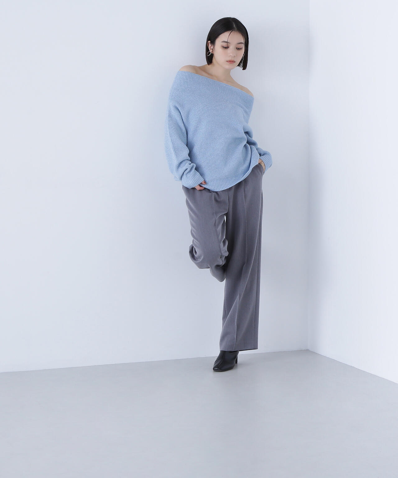 オフショルボクシーラメニット