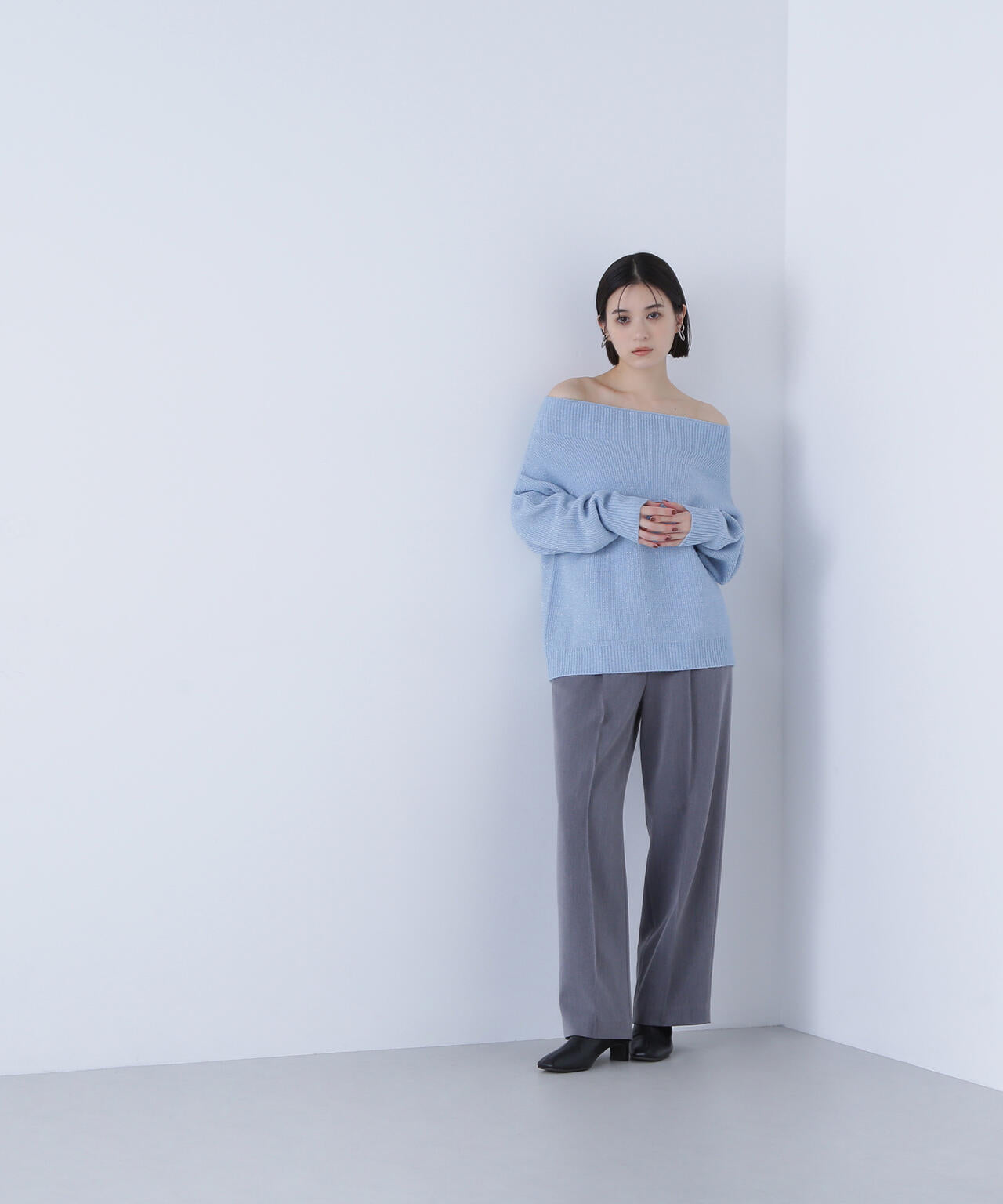 オフショルボクシーラメニット