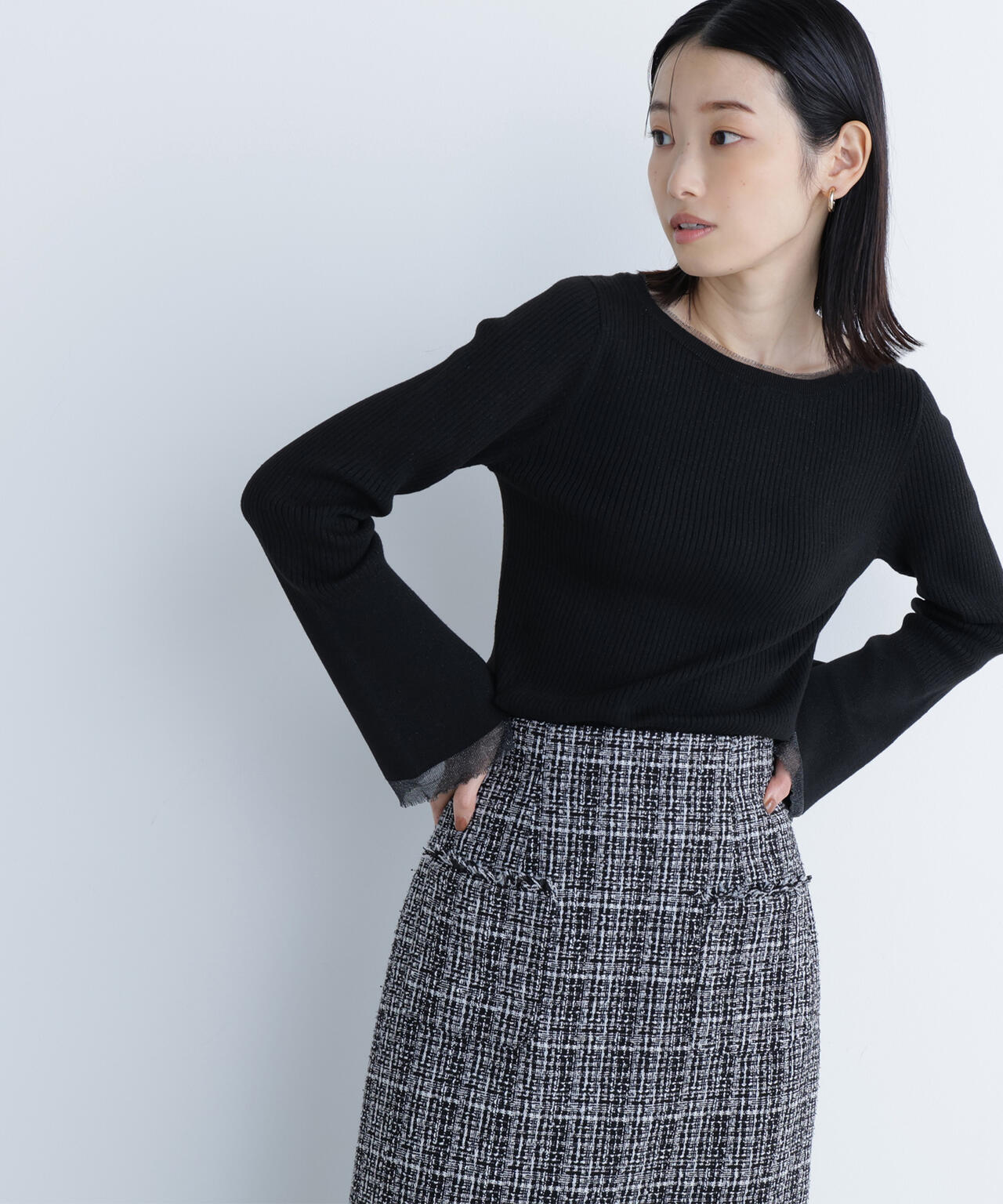 ボートネックフレアカフスニット