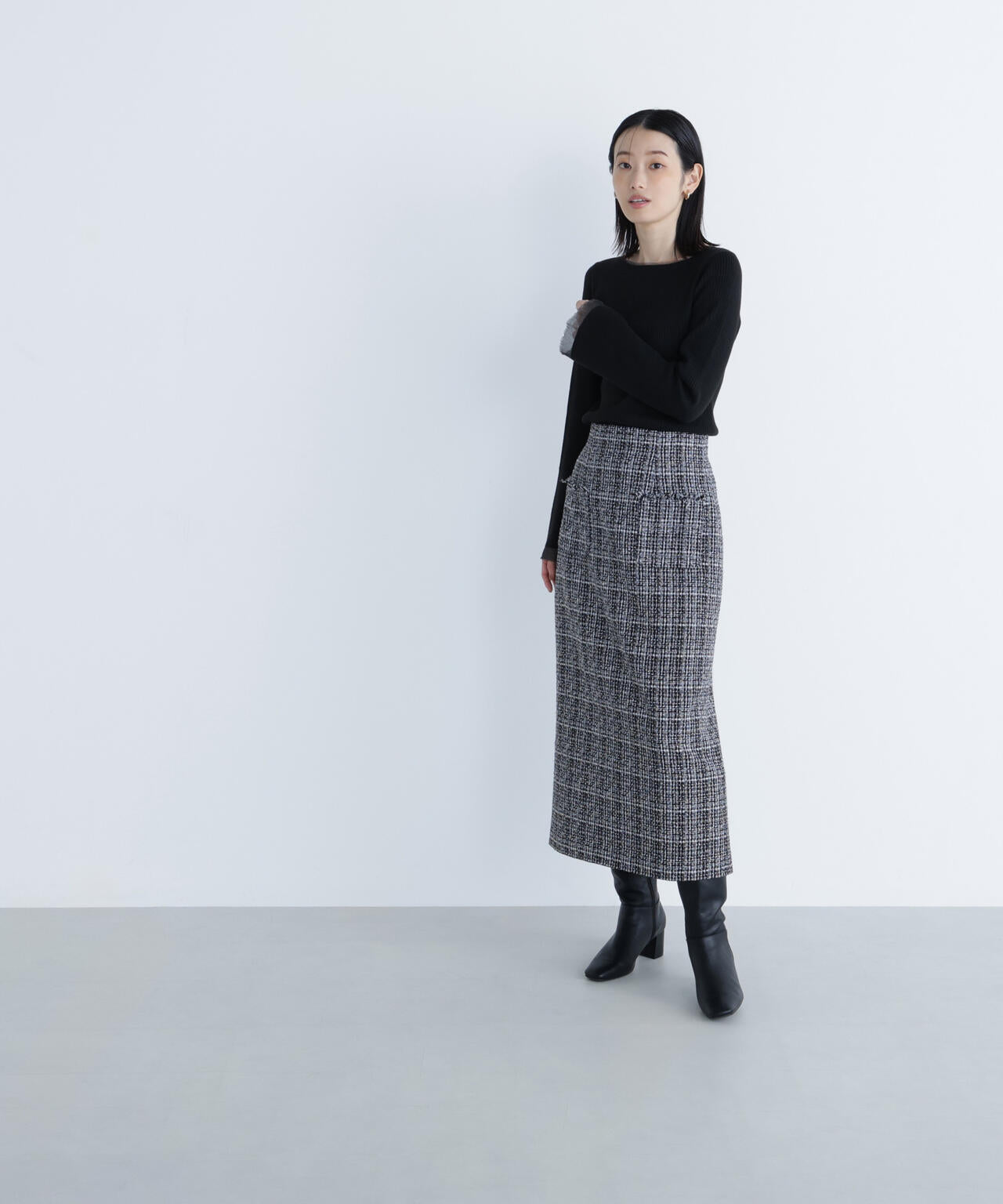 ボートネックフレアカフスニット