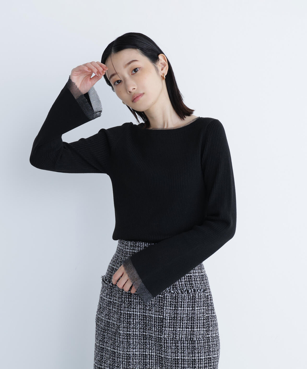 ボートネックフレアカフスニット