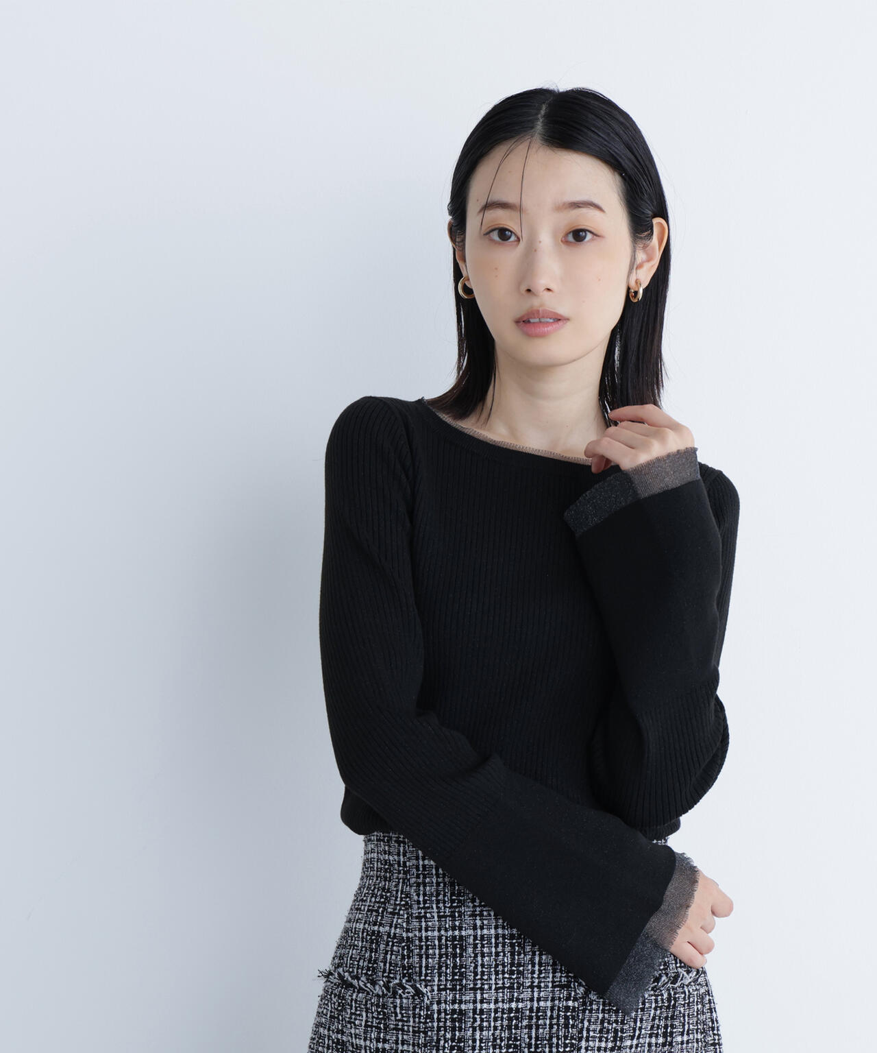 ボートネックフレアカフスニット