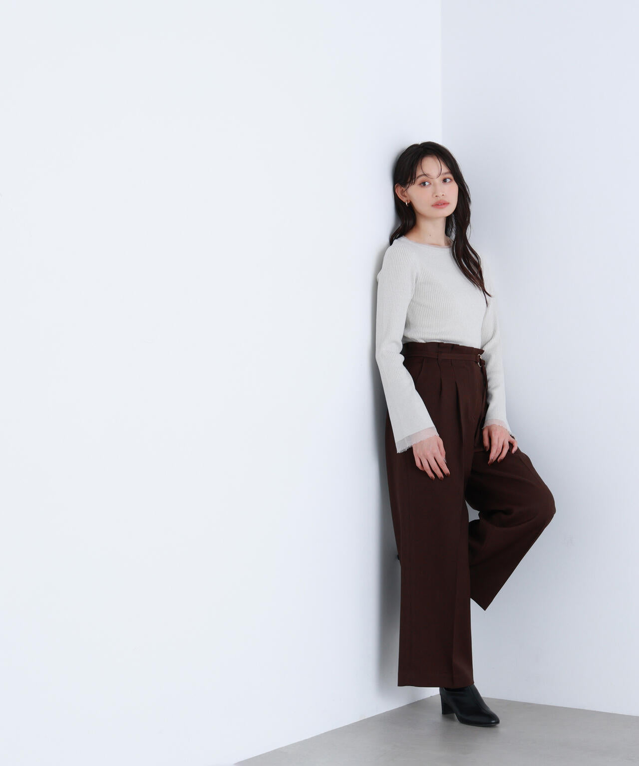 ボートネックフレアカフスニット