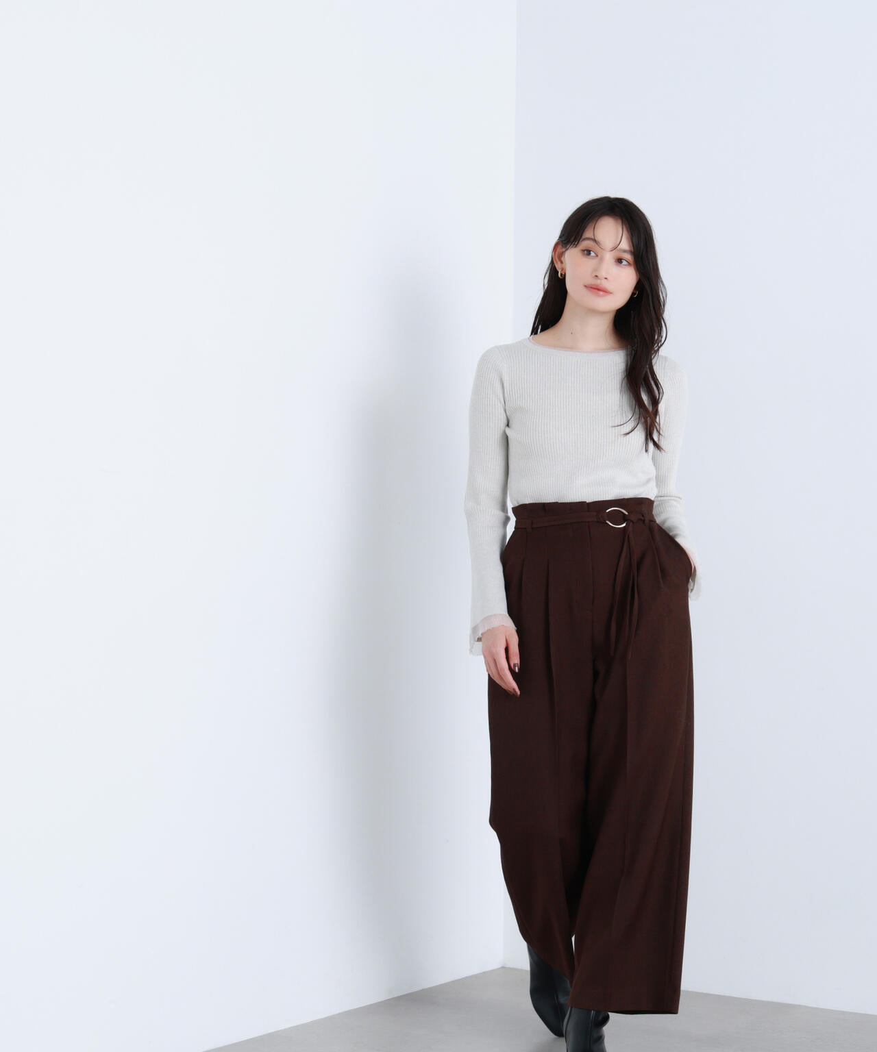 ボートネックフレアカフスニット