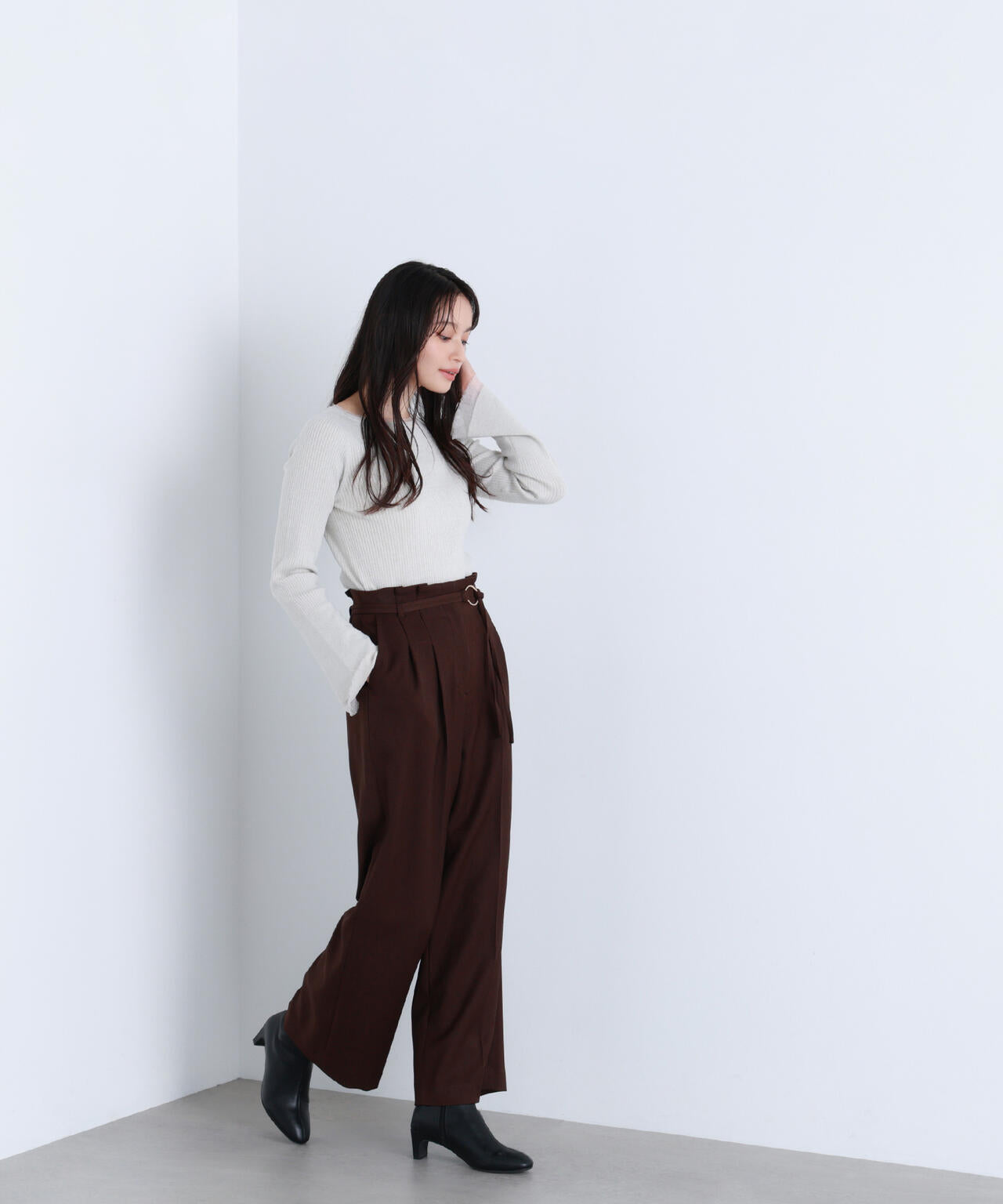 ボートネックフレアカフスニット