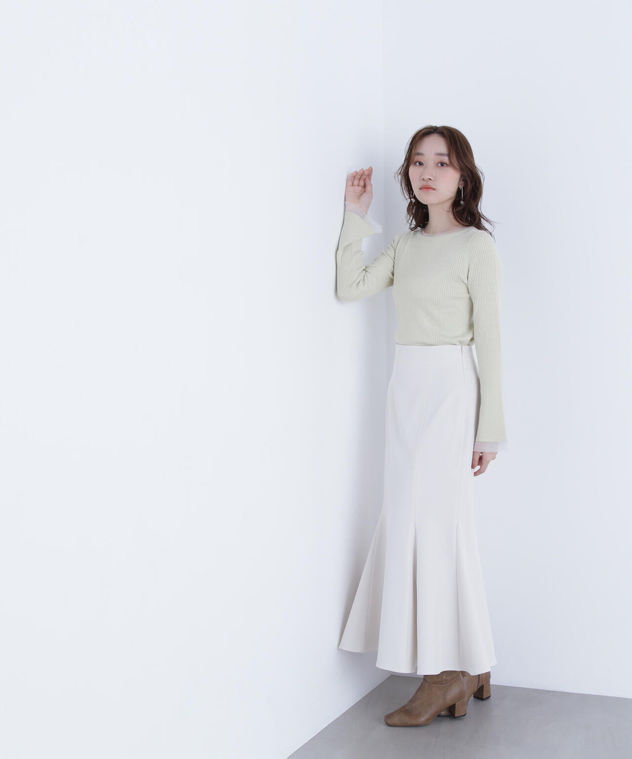 ボートネックフレアカフスニット