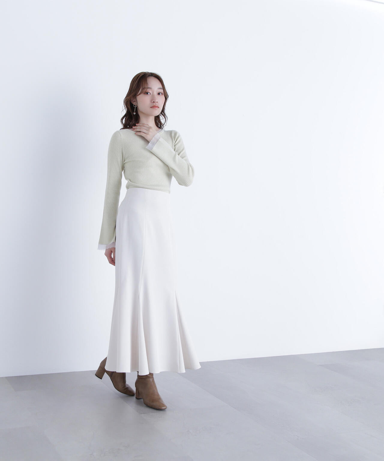 ボートネックフレアカフスニット