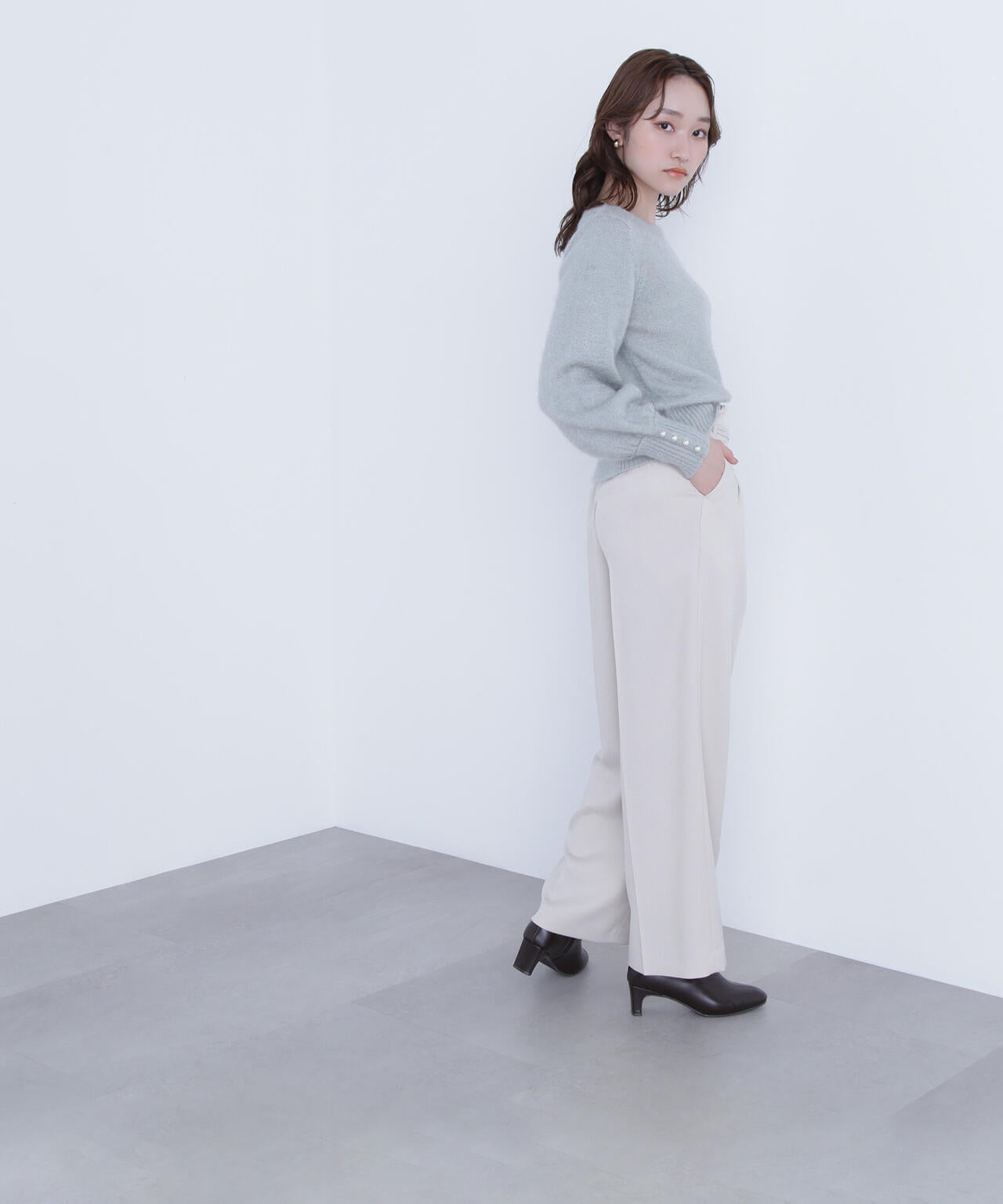 パールボタンヘアリーニット