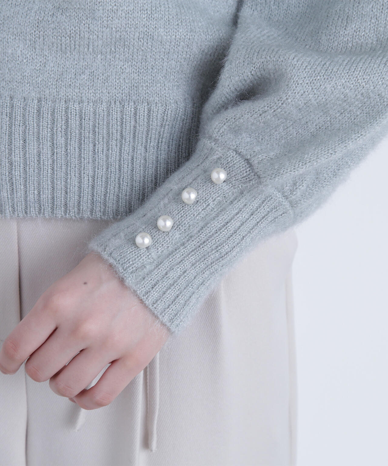 パールボタンヘアリーニット