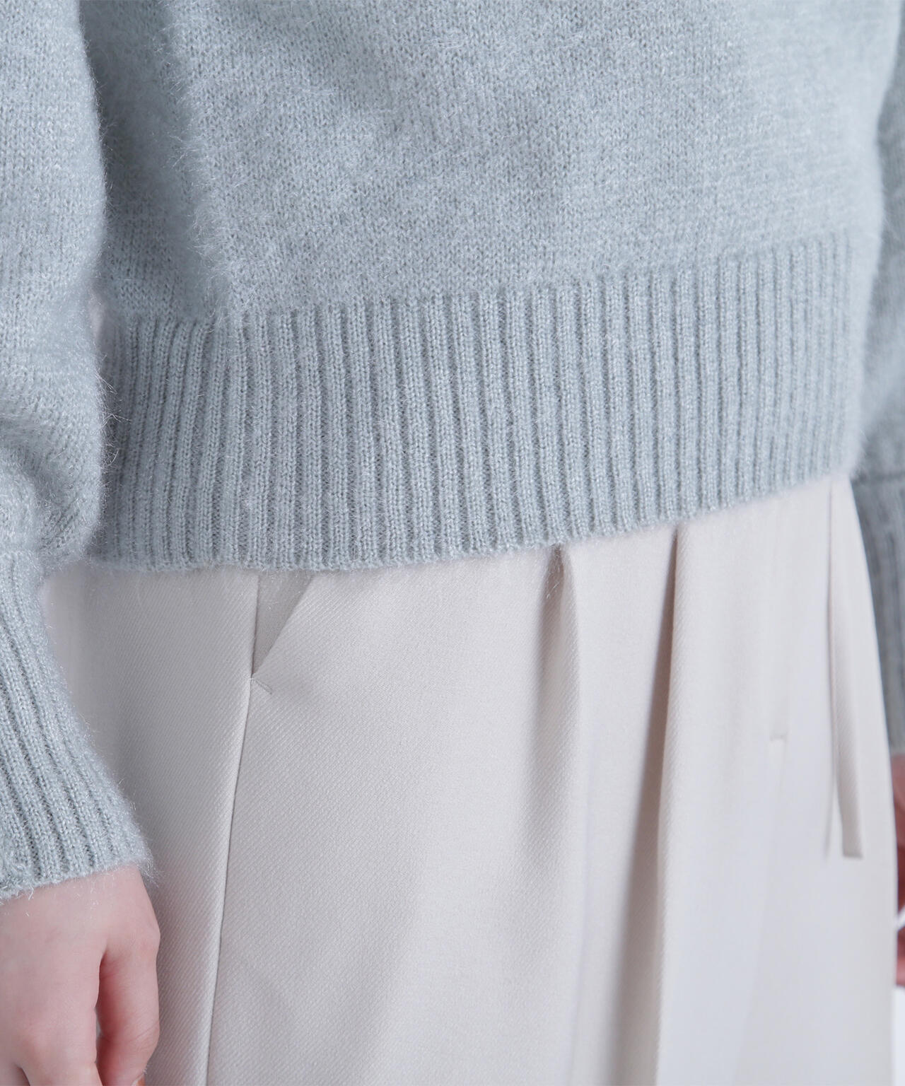 パールボタンヘアリーニット