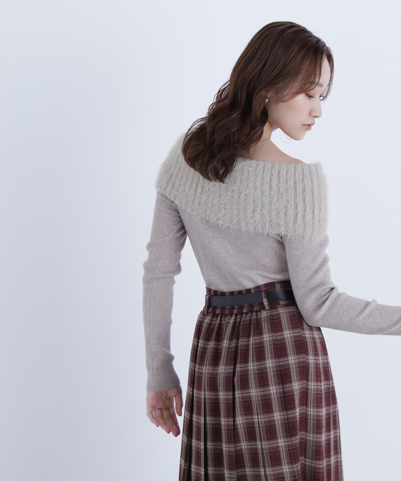 シャギーオフショルニット