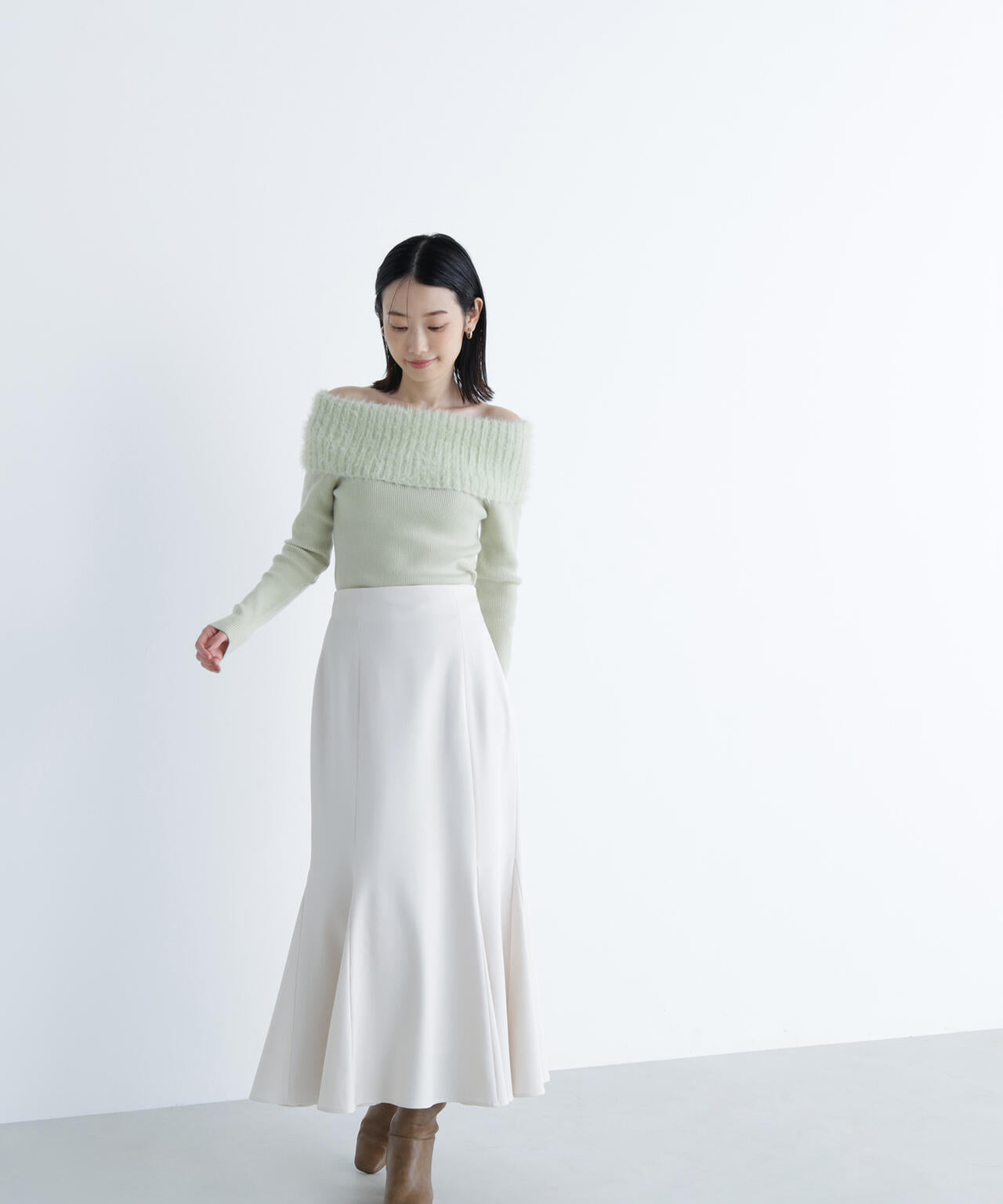 シャギーオフショルニット