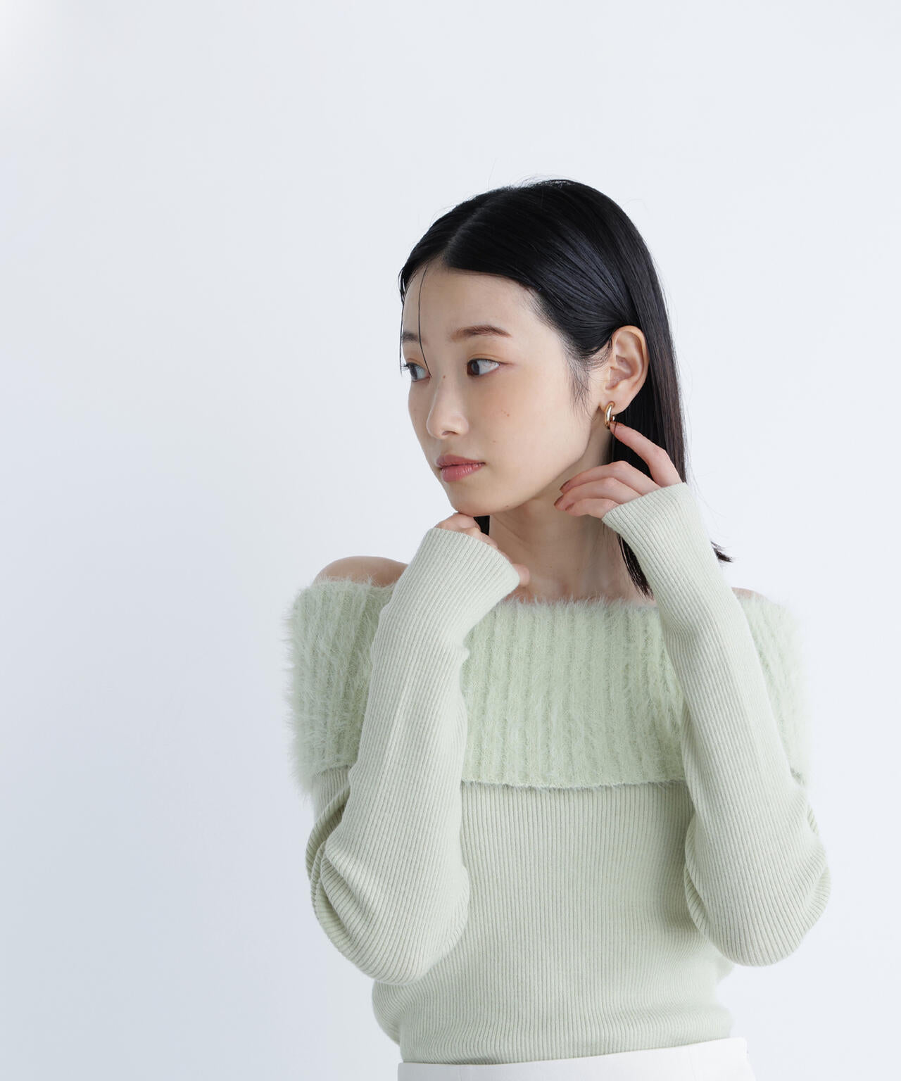 シャギーオフショルニット