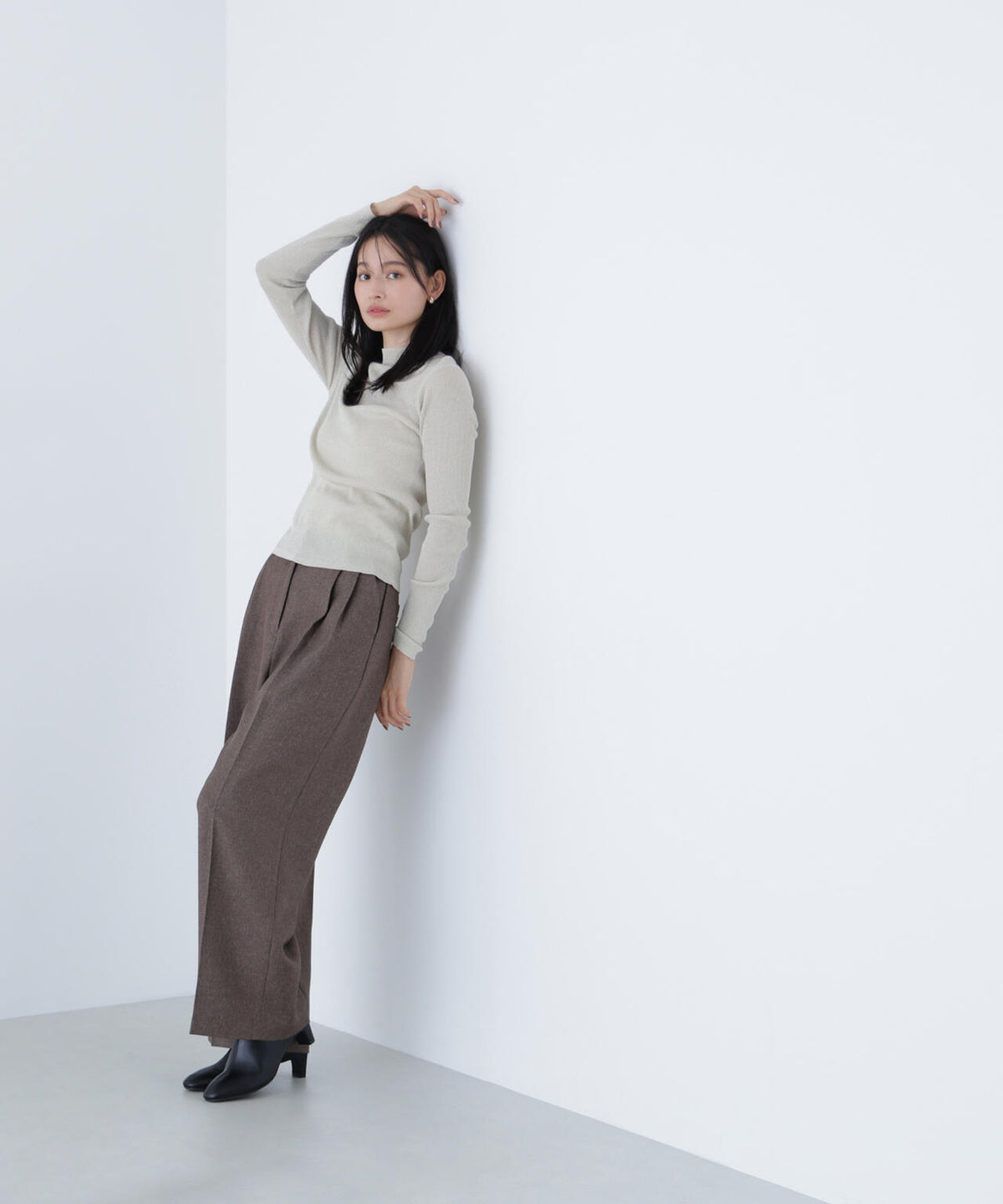 シャイニーハイネックニット