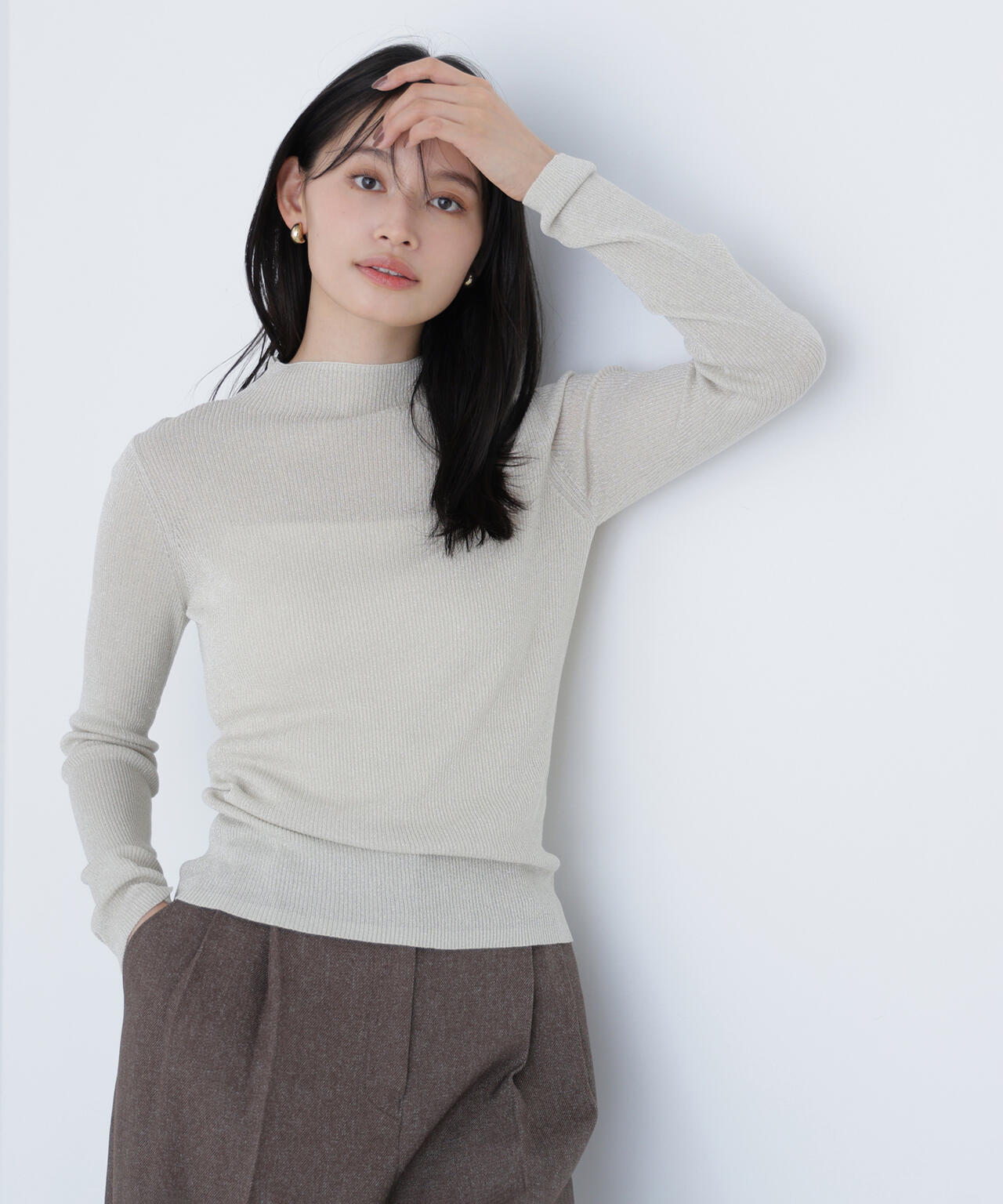 シャイニーハイネックニット