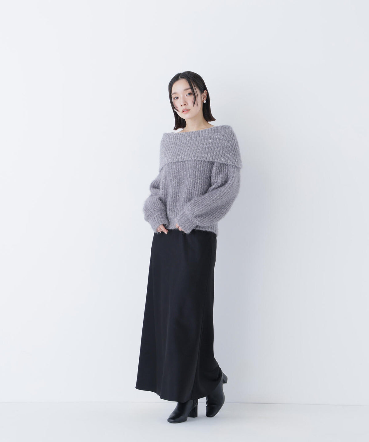 ヘアリーラメオフショルニット