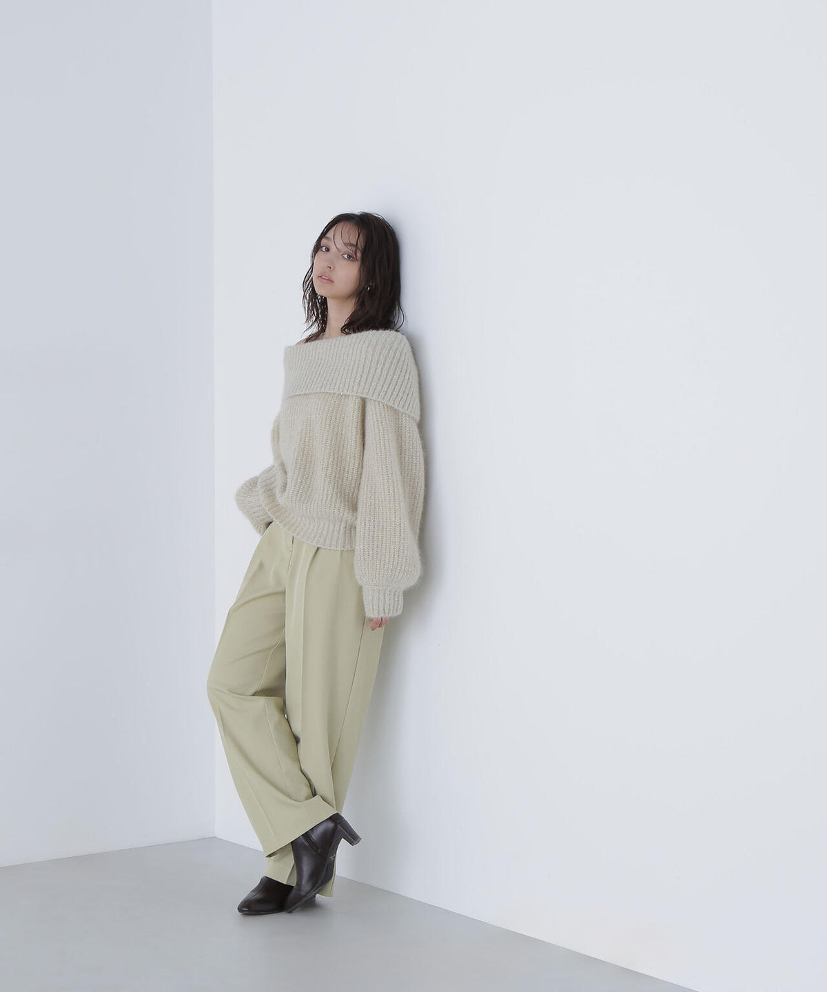 ヘアリーラメオフショルニット
