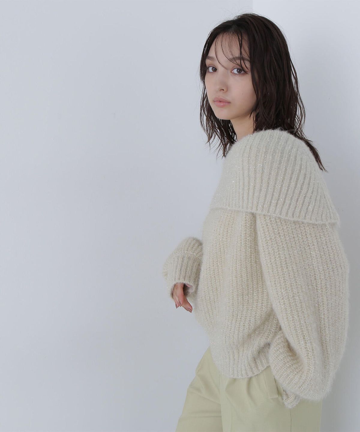 ヘアリーラメオフショルニット