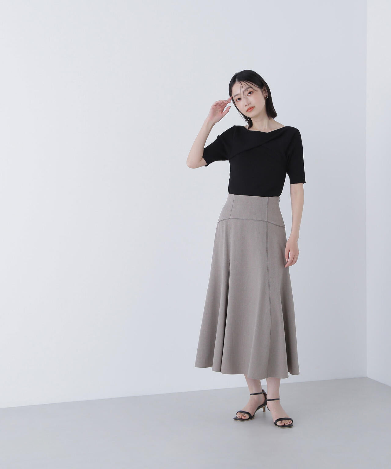 ツイストドレープニット