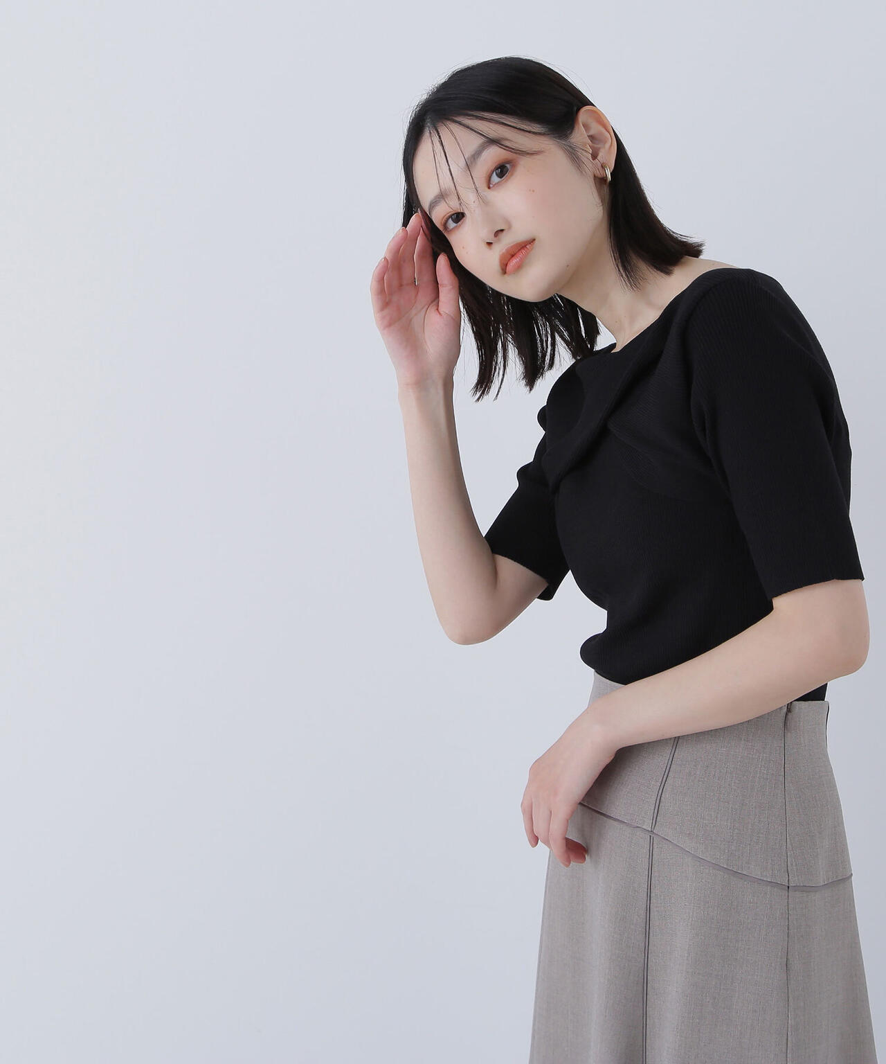 ツイストドレープニット