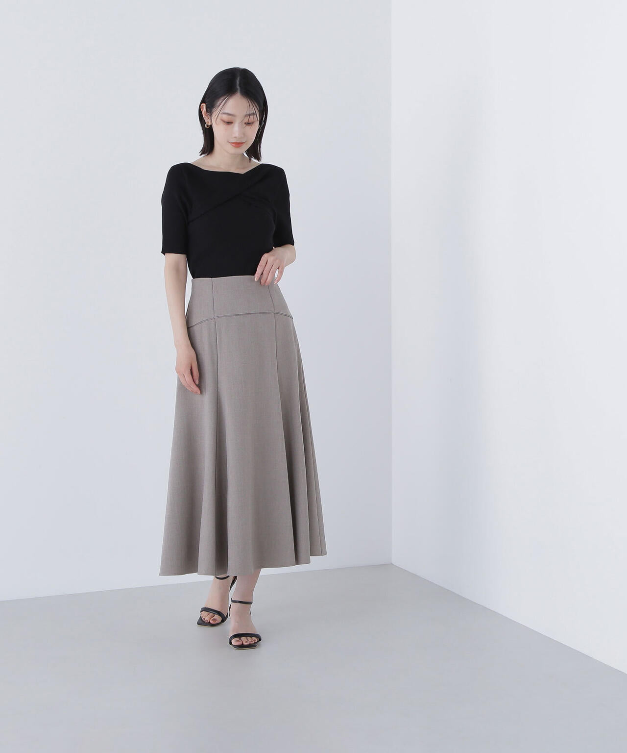 ツイストドレープニット