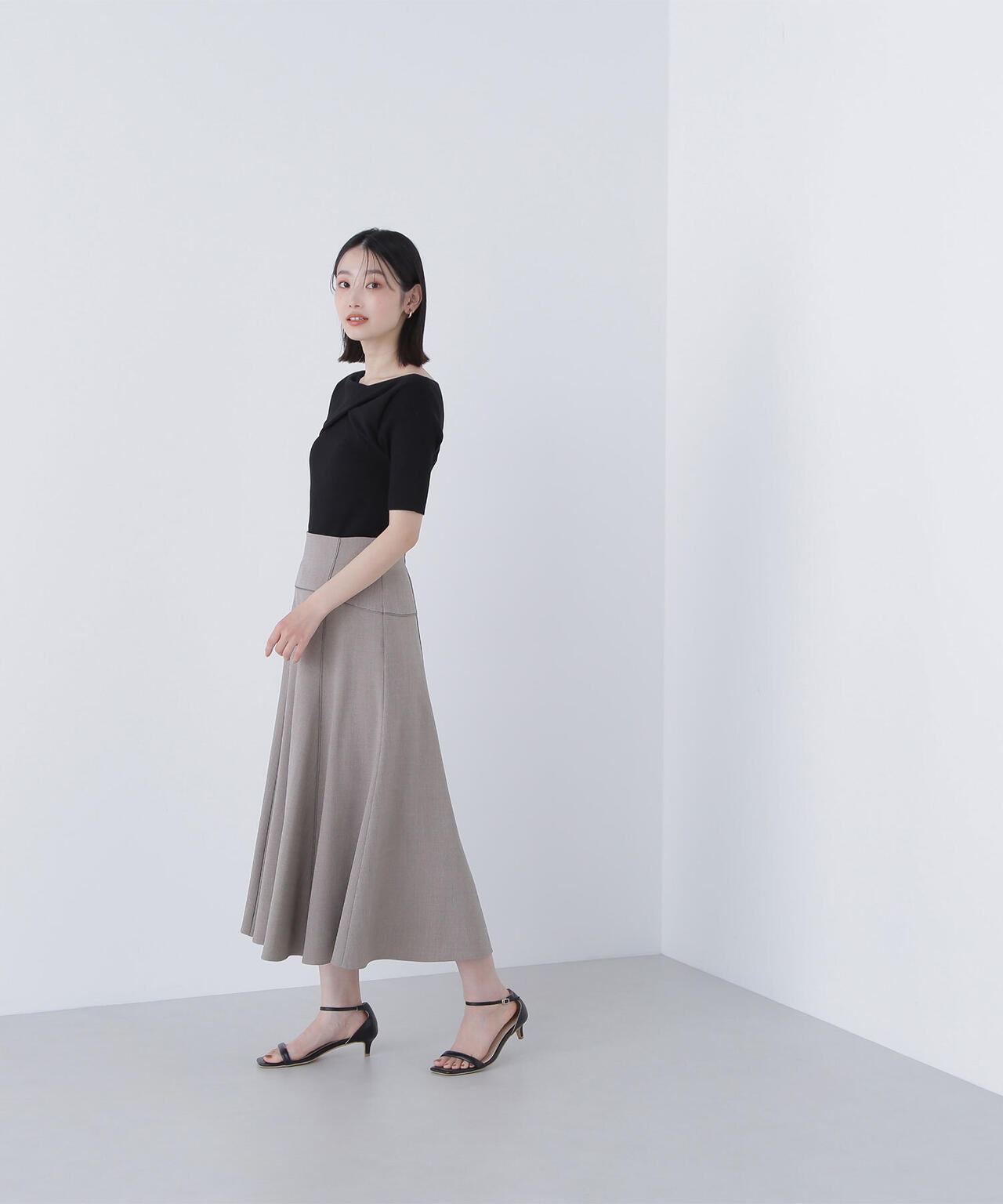 ツイストドレープニット