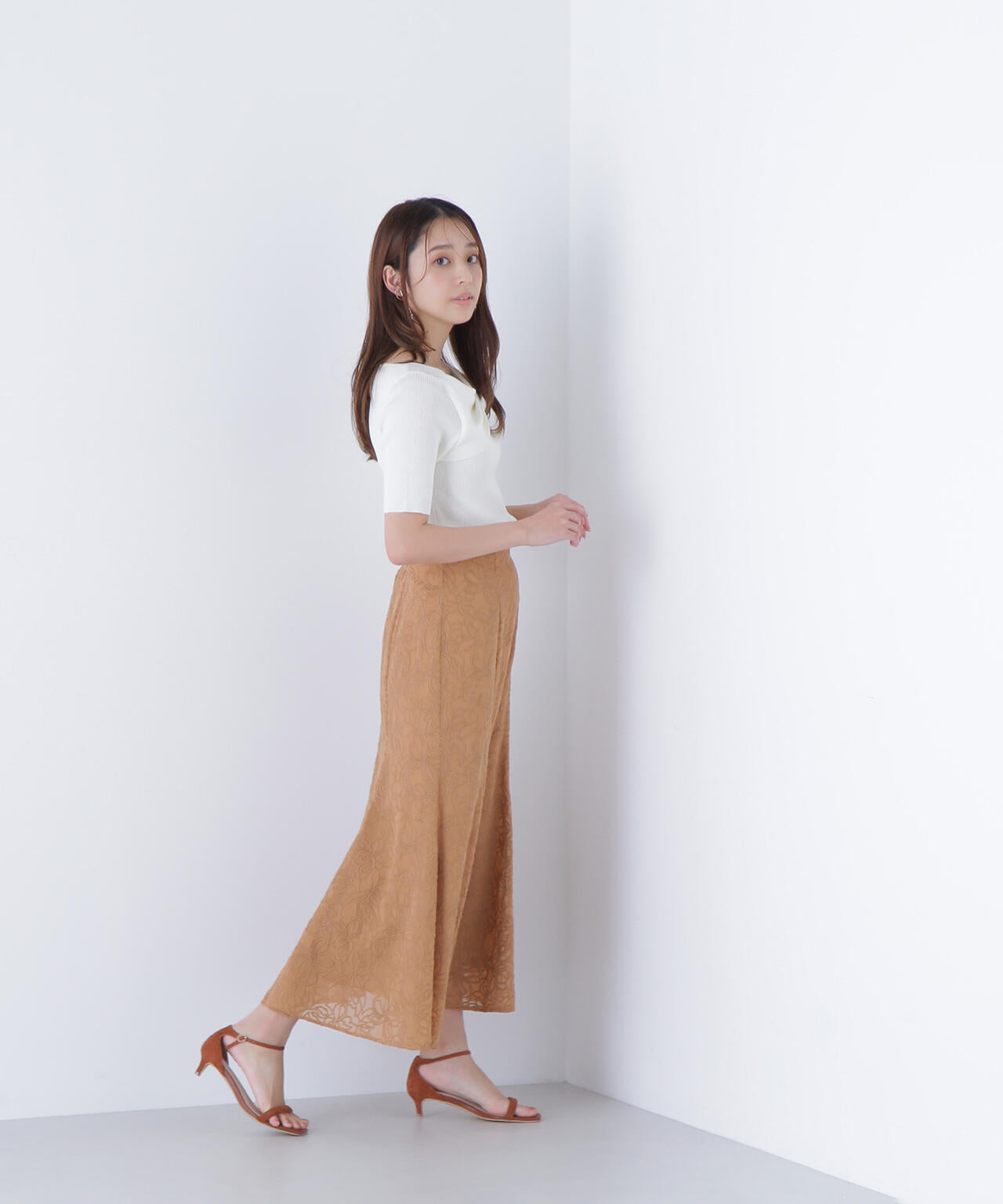 ツイストドレープニット