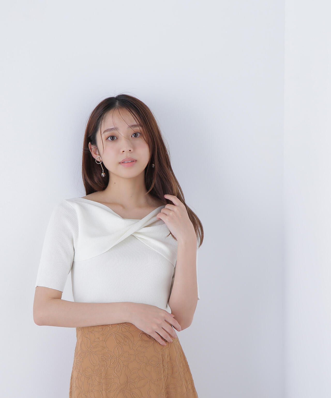 ツイストドレープニット