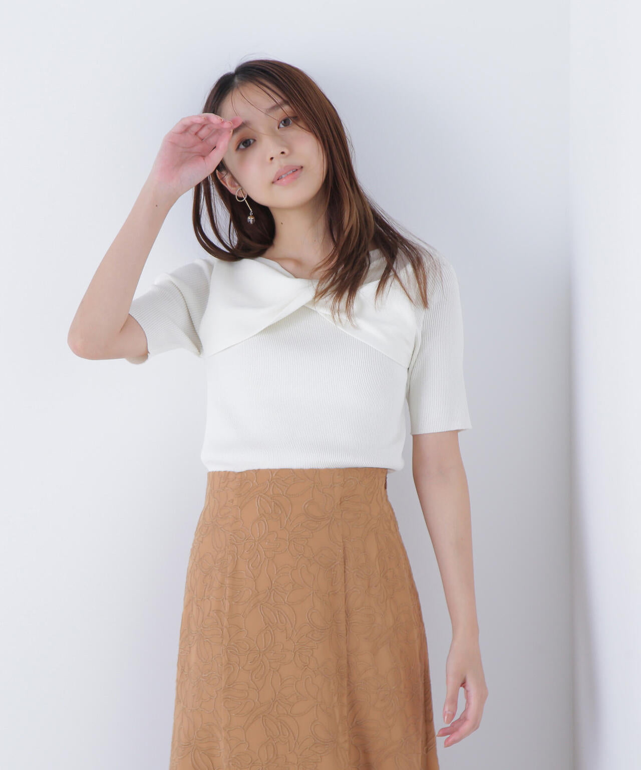 ツイストドレープニット