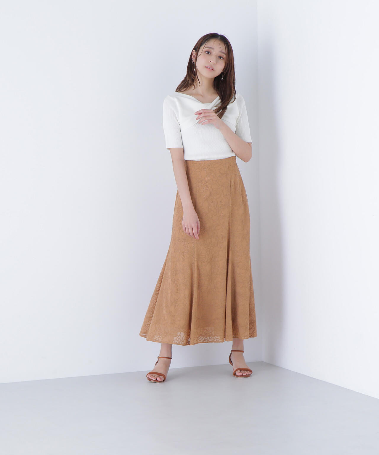 ツイストドレープニット