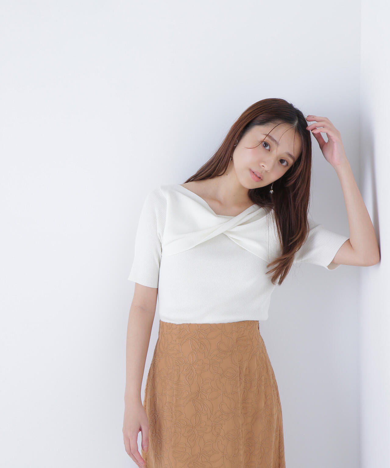 ツイストドレープニット