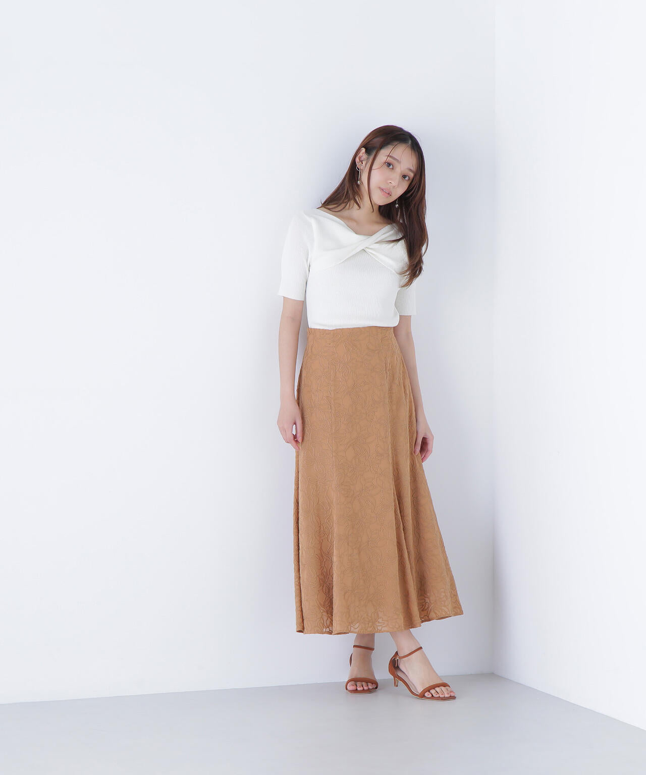 ツイストドレープニット