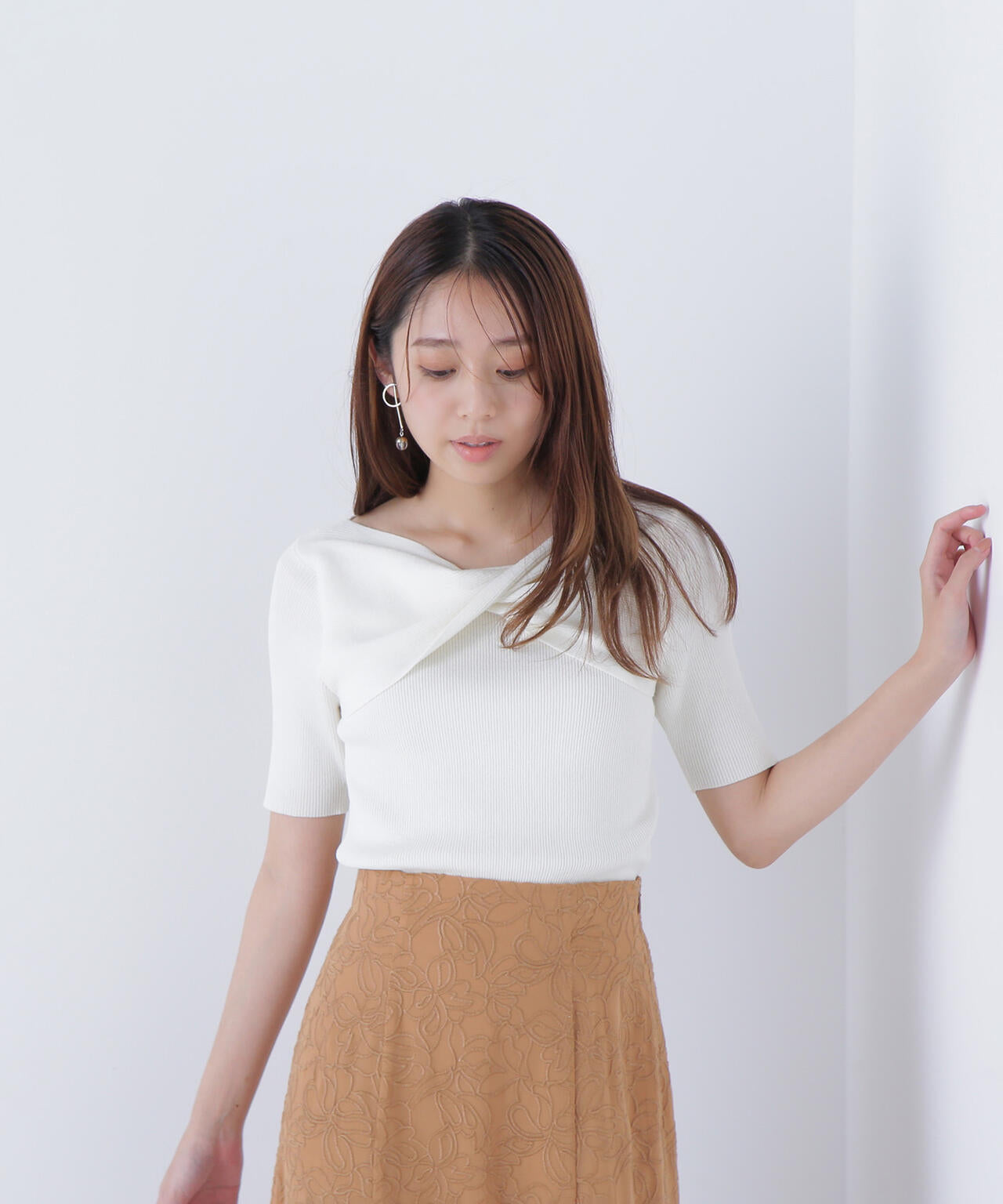 ツイストドレープニット