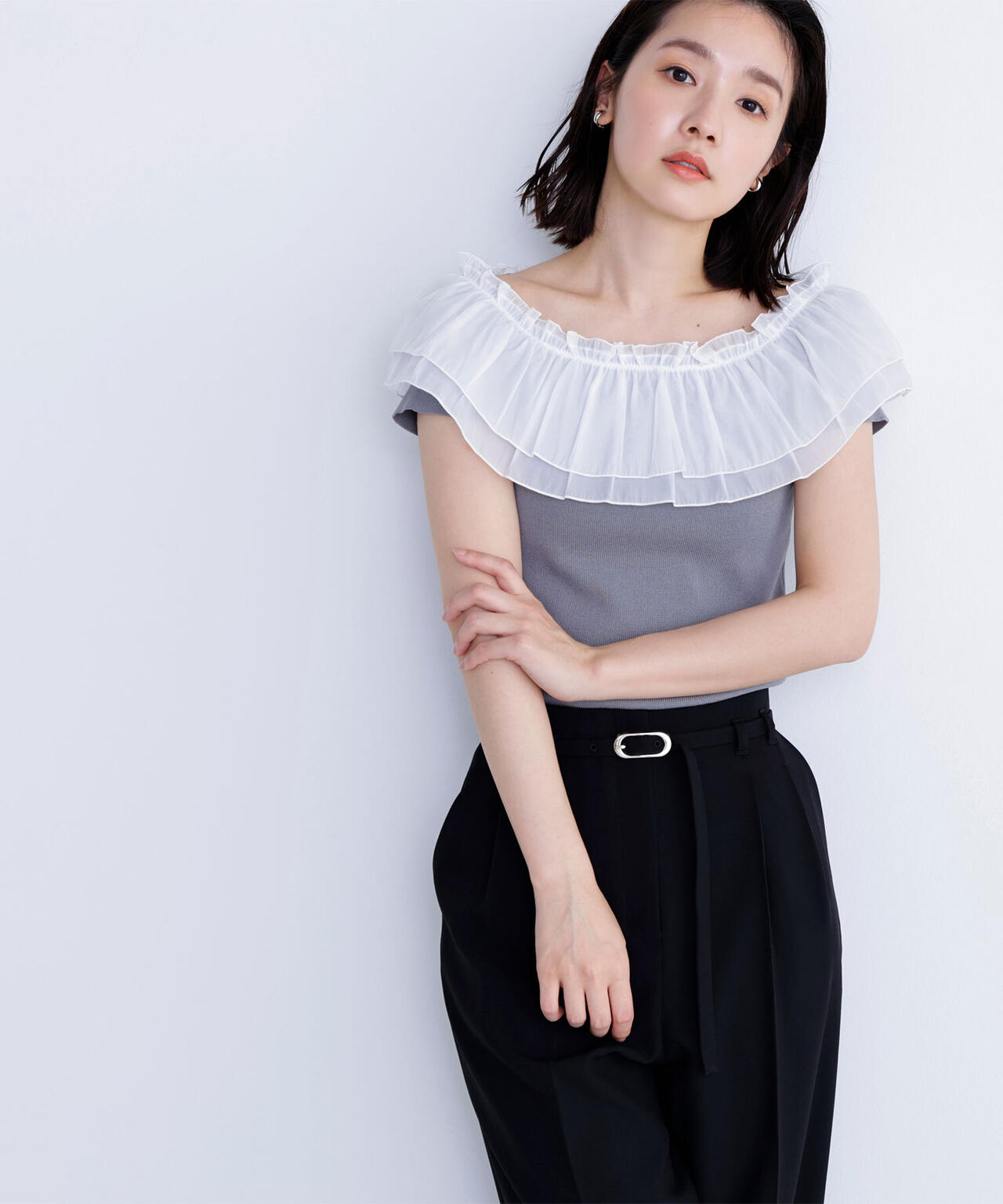 オフショルフリルリボンニット