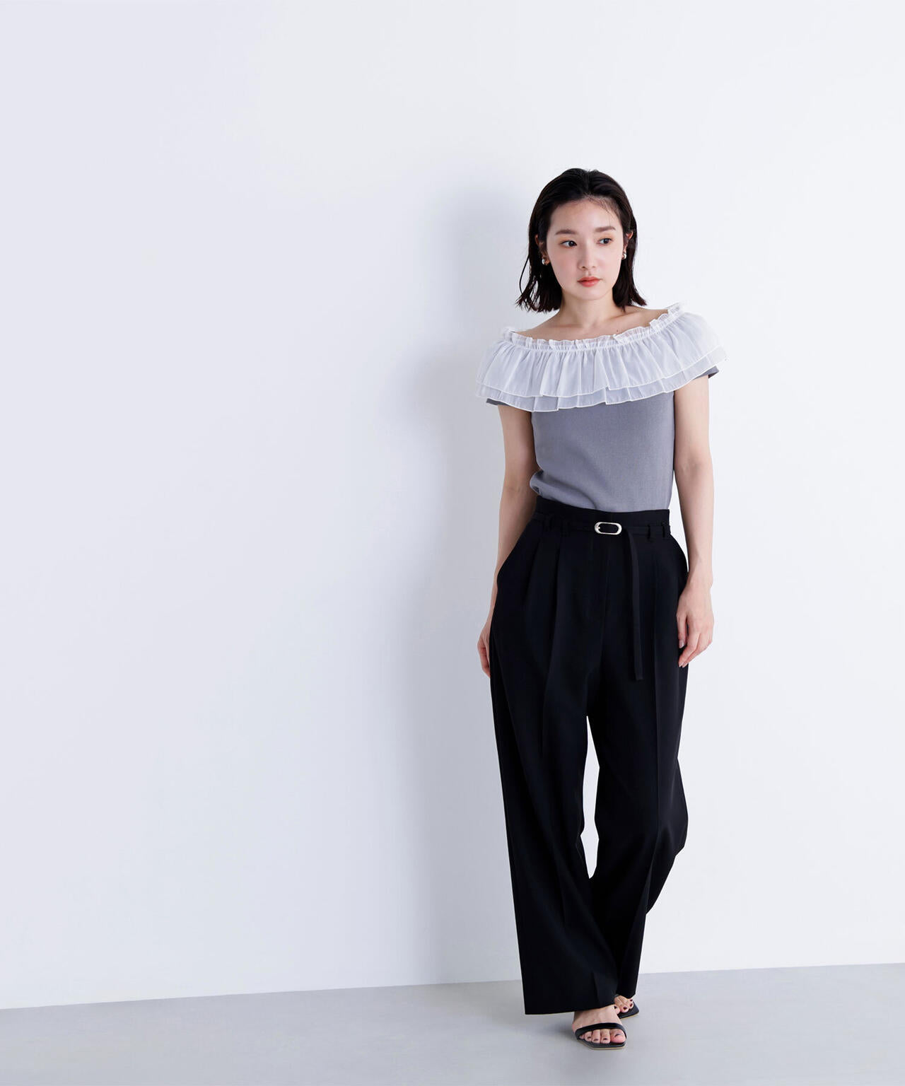 オフショルフリルリボンニット