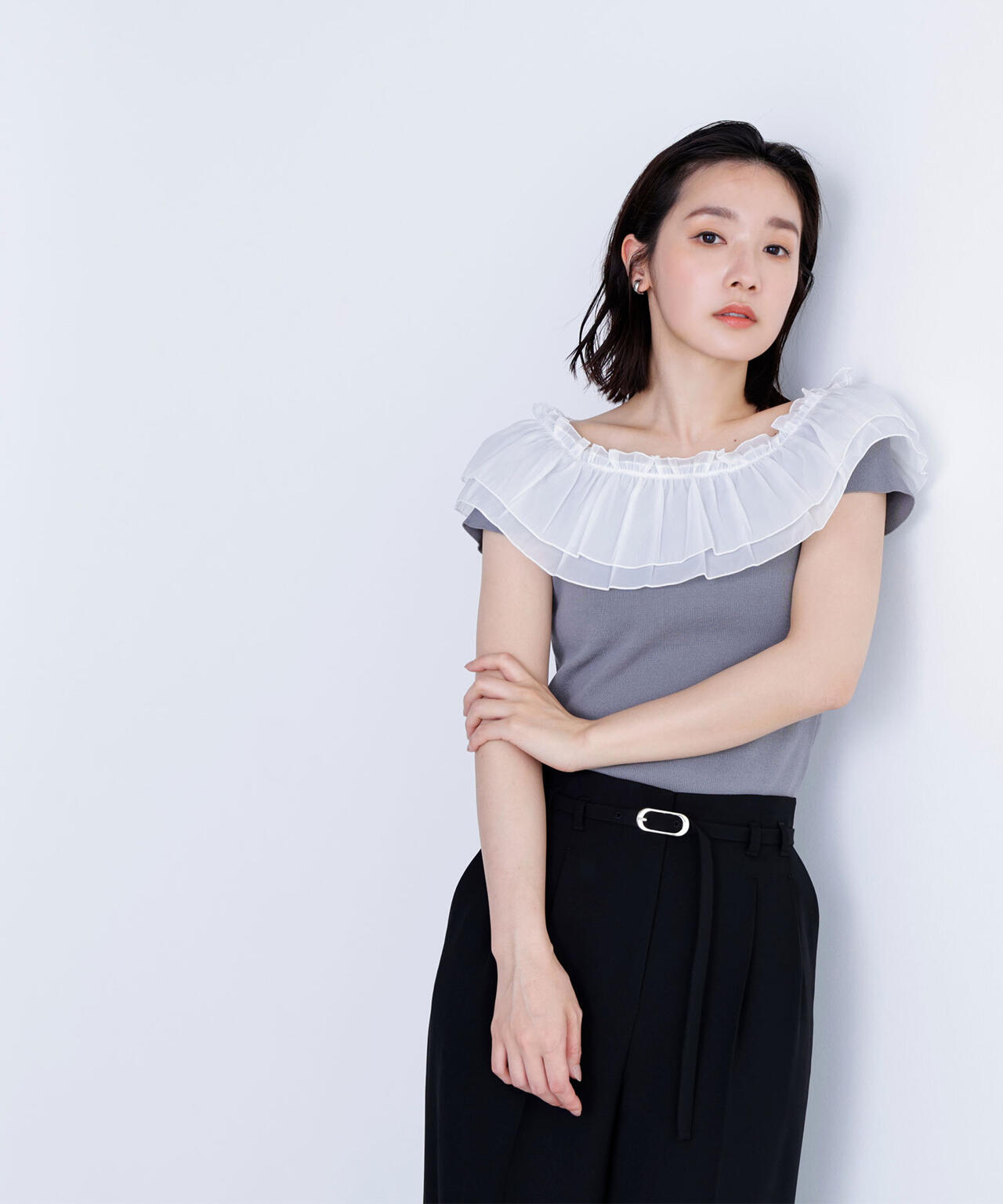 オフショルフリルリボンニット