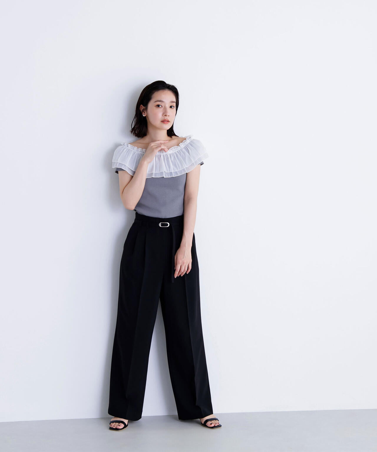 オフショルフリルリボンニット