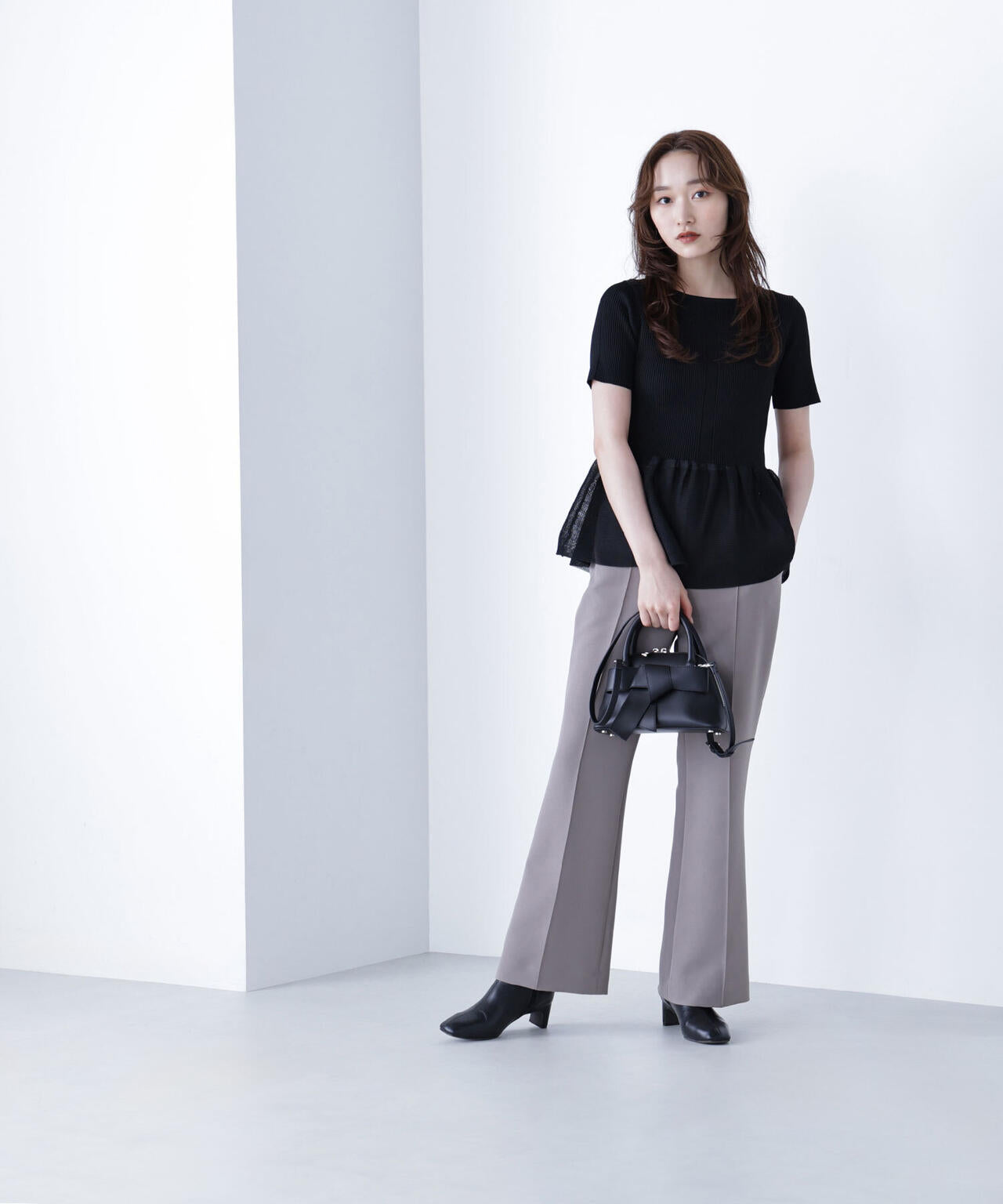 シアーペプラムフォルムニット