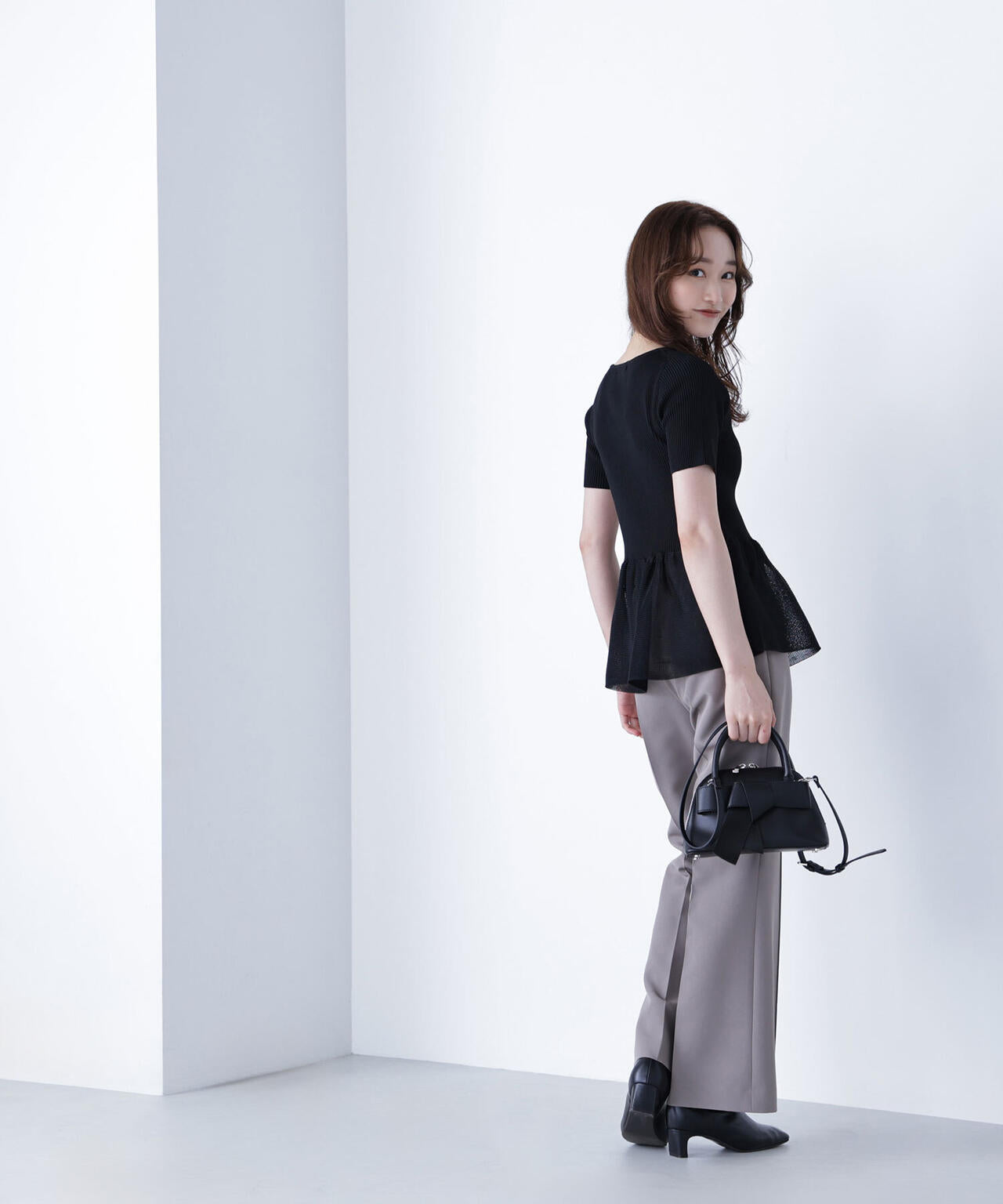 シアーペプラムフォルムニット