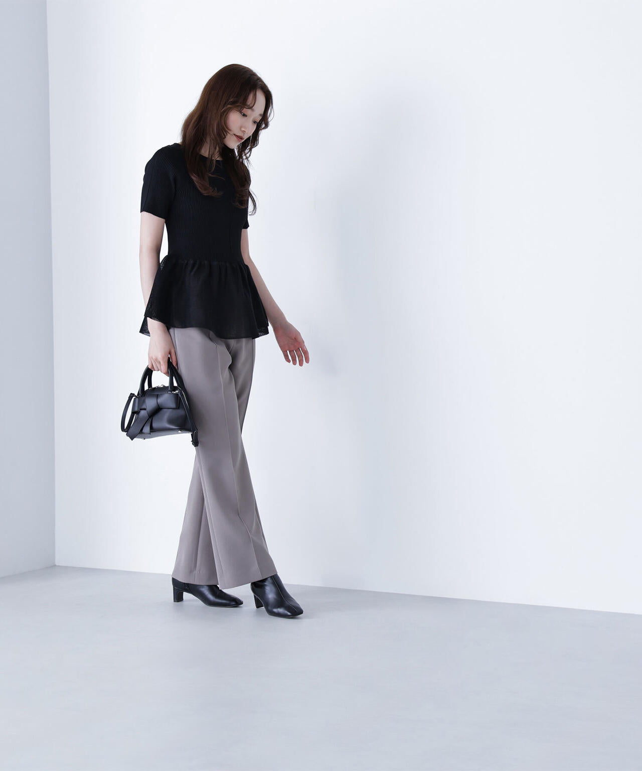 シアーペプラムフォルムニット