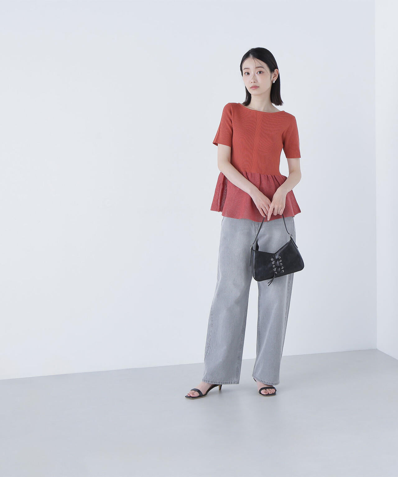 シアーペプラムフォルムニット