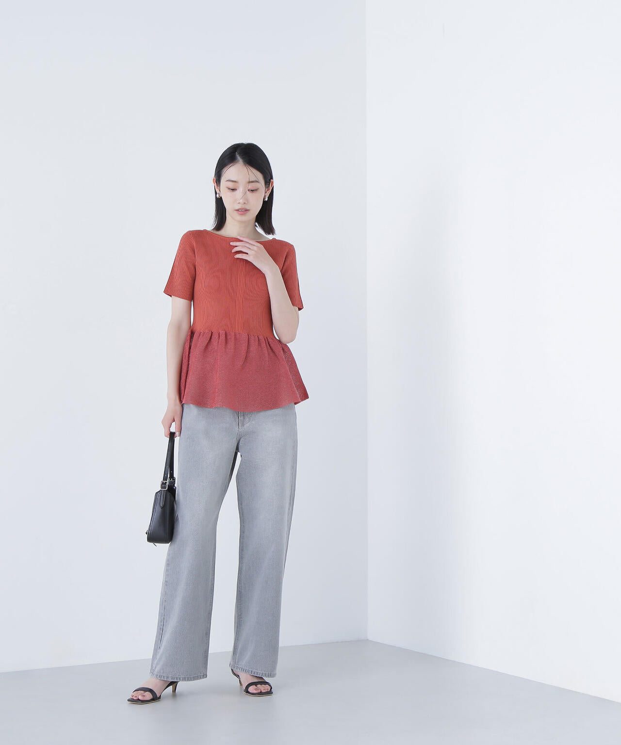 シアーペプラムフォルムニット