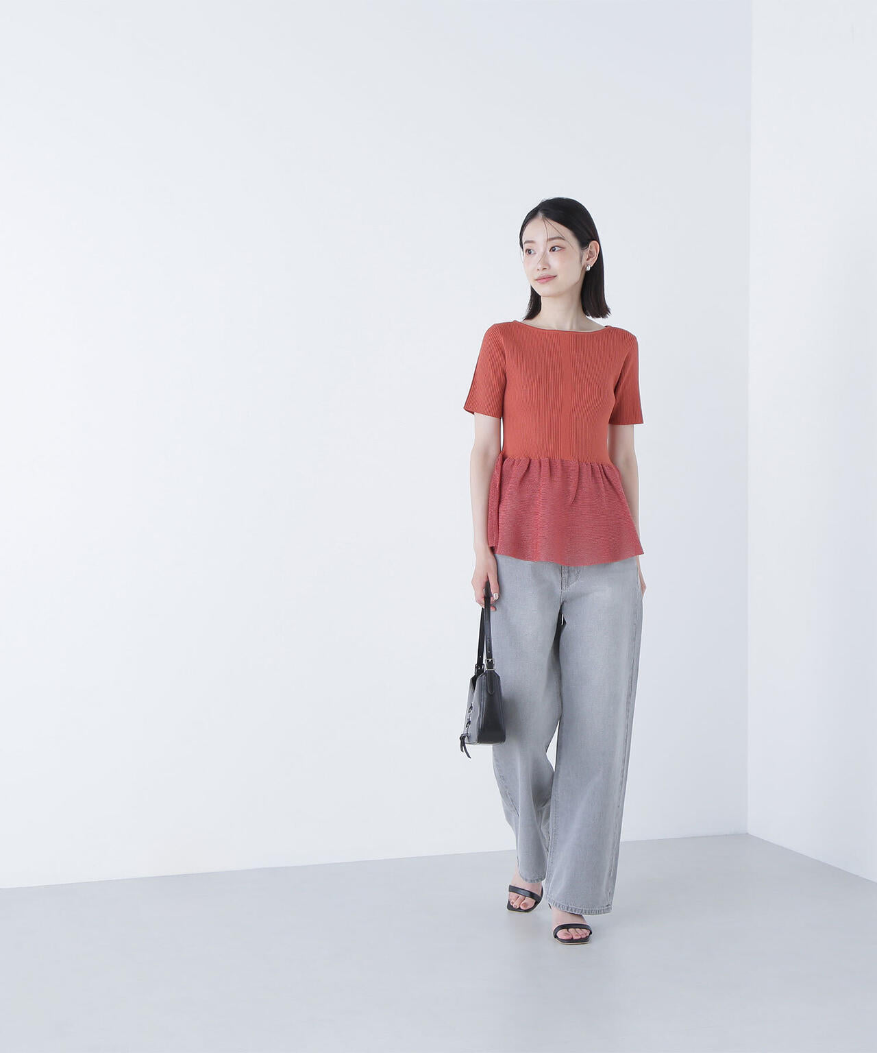 シアーペプラムフォルムニット