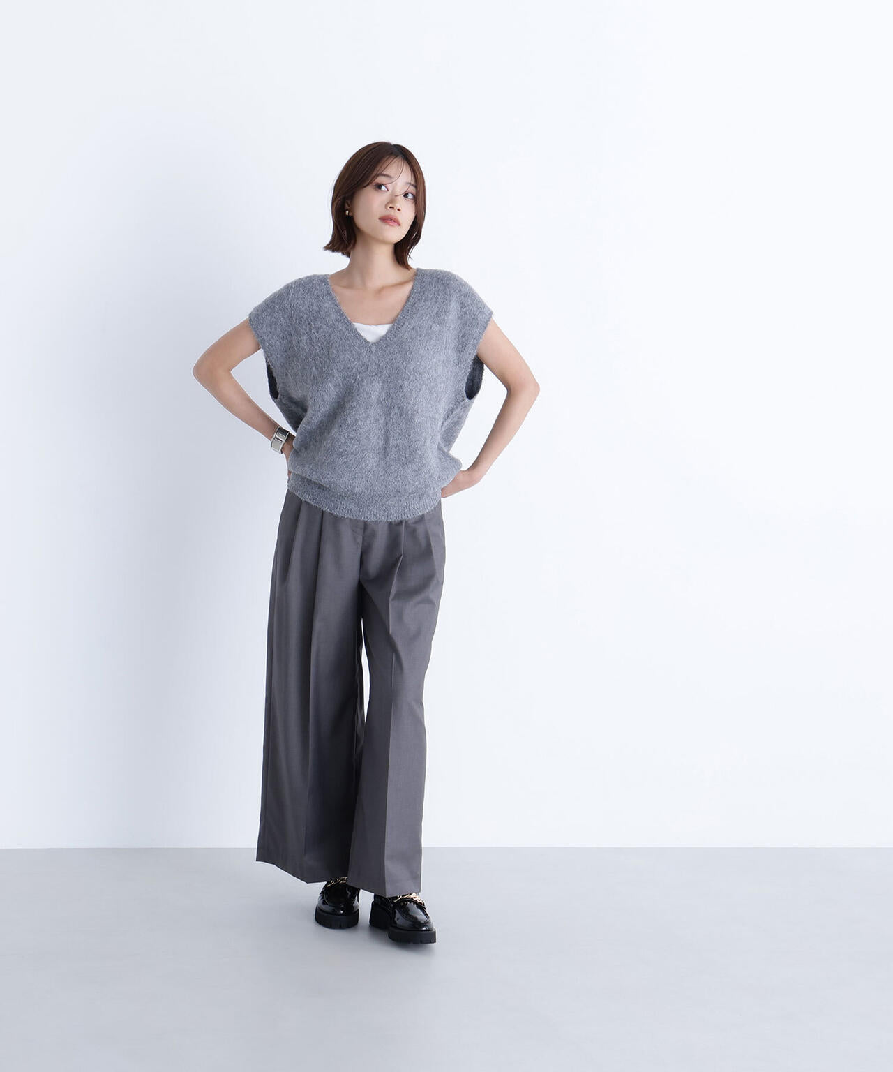 ヘアリーVネックベスト