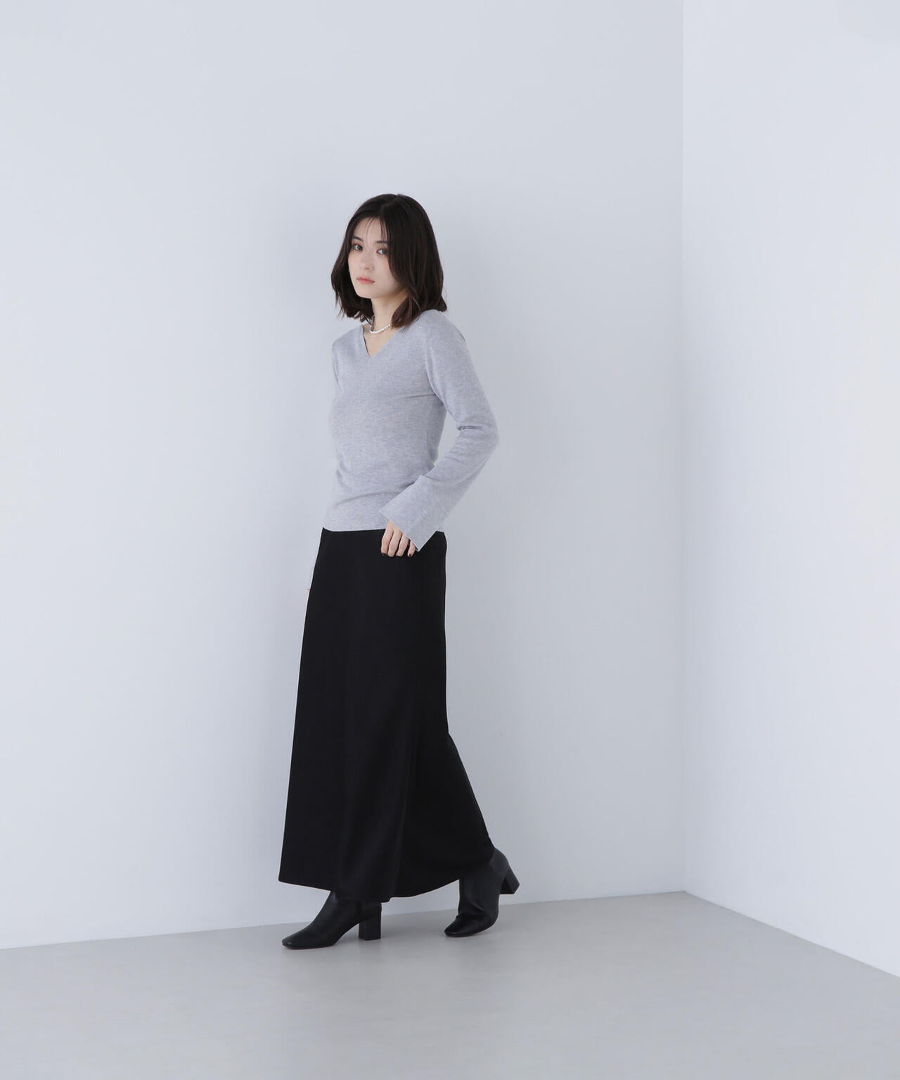 ニュアンスネックフレアスリーブニット