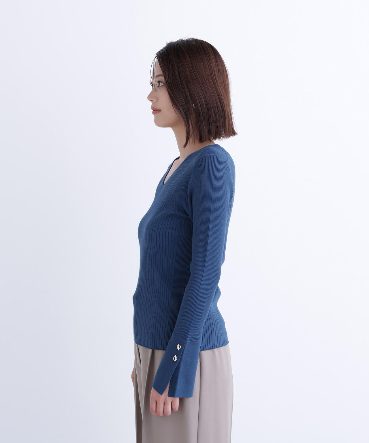 Vネックハトメスリーブリブニット